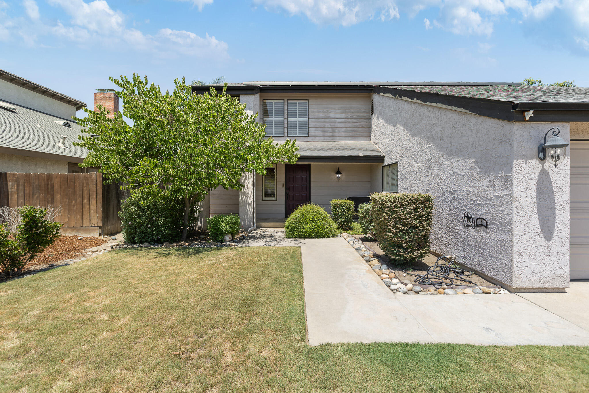 2934 W Cherry Ct, Visalia, CA 93277