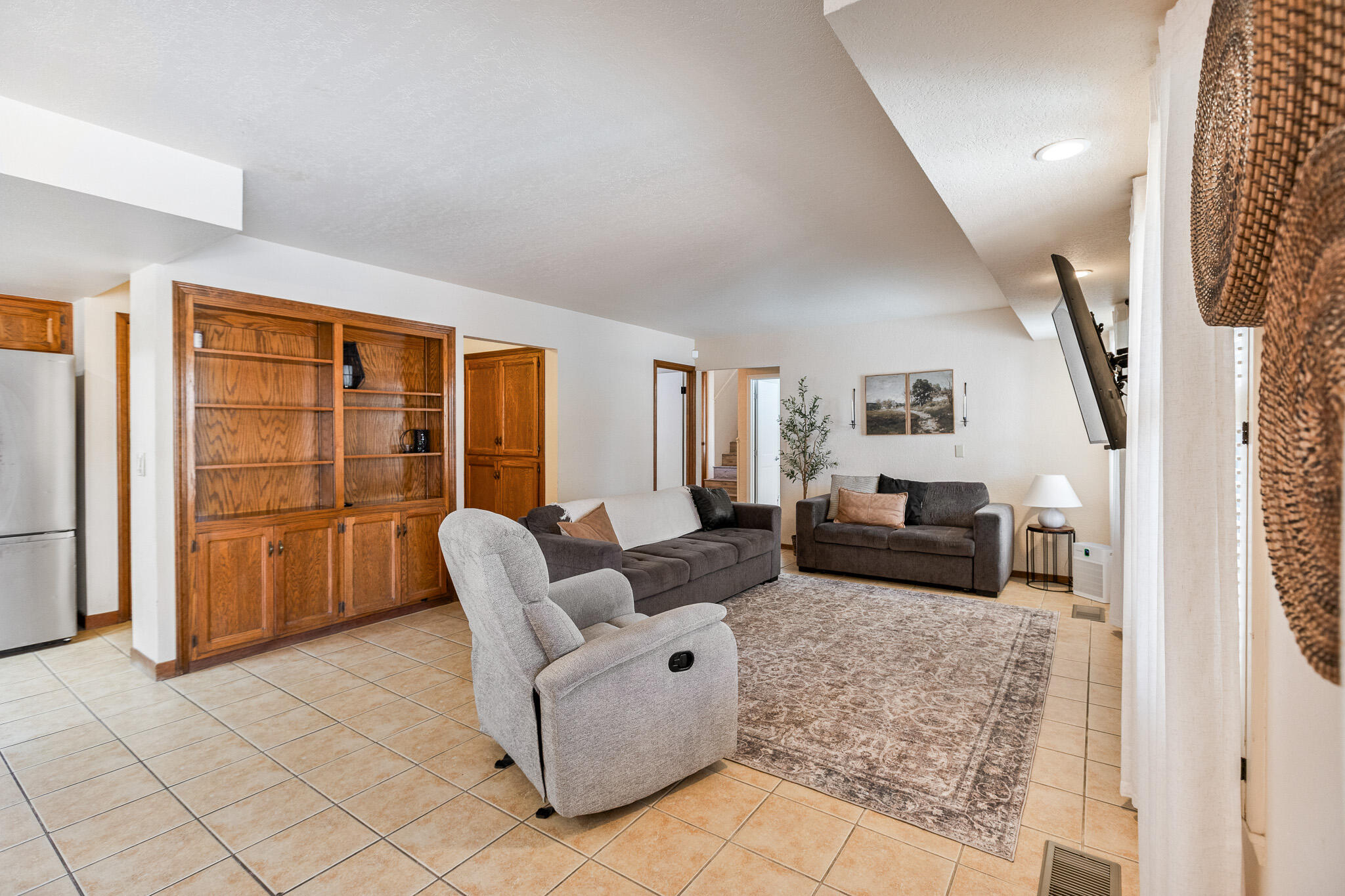 2934 W Cherry Ct, Visalia, CA 93277
