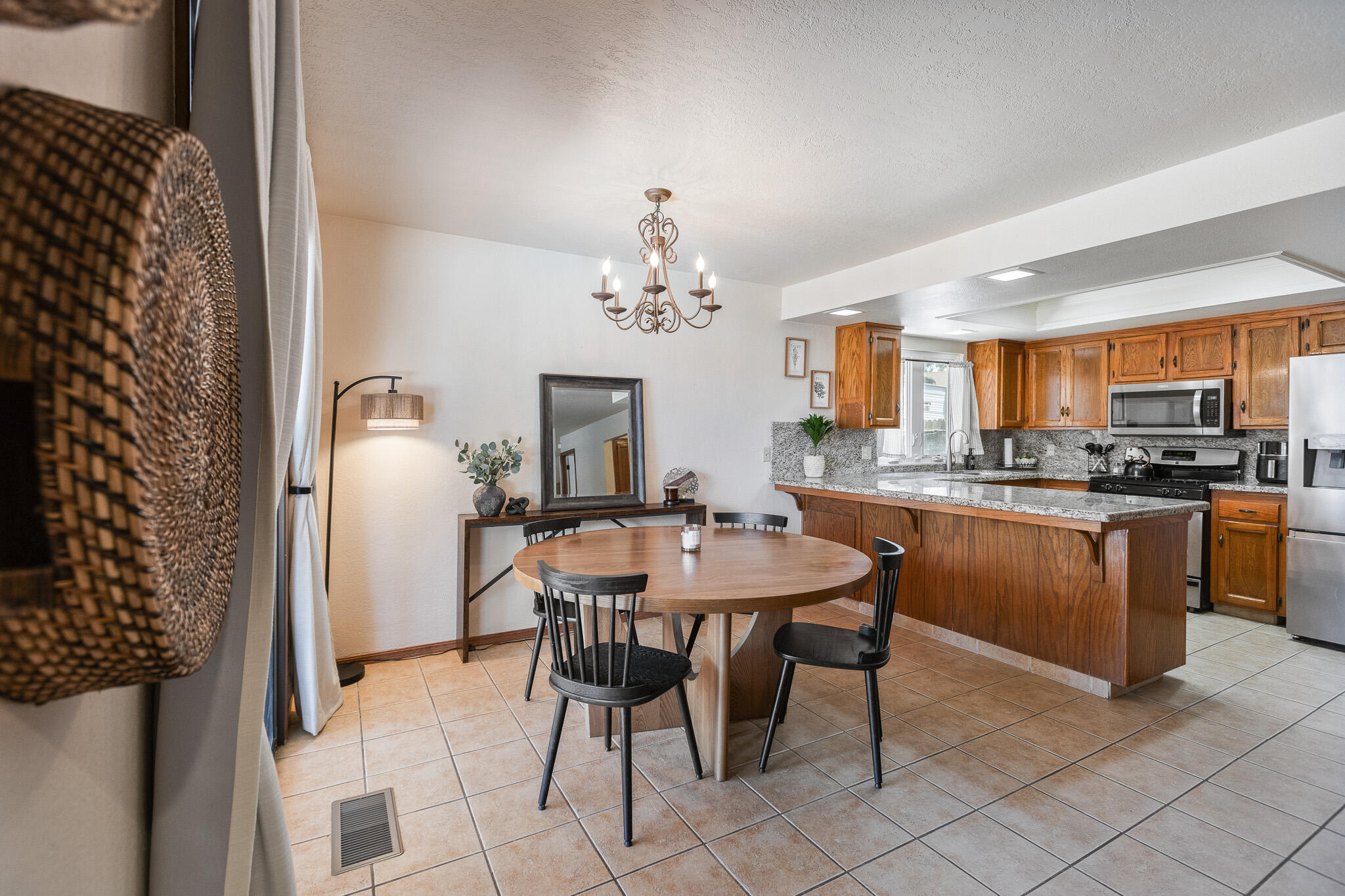 2934 W Cherry Ct, Visalia, CA 93277