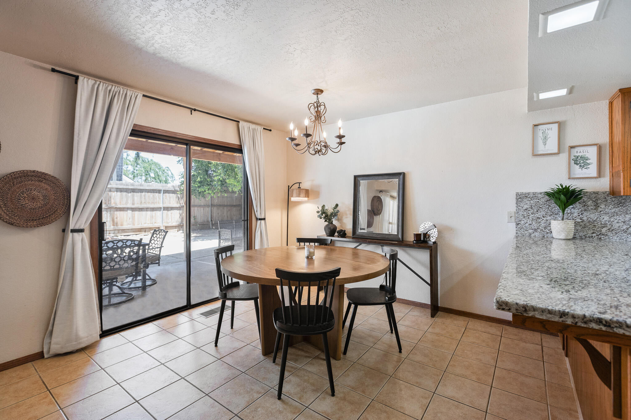 2934 W Cherry Ct, Visalia, CA 93277