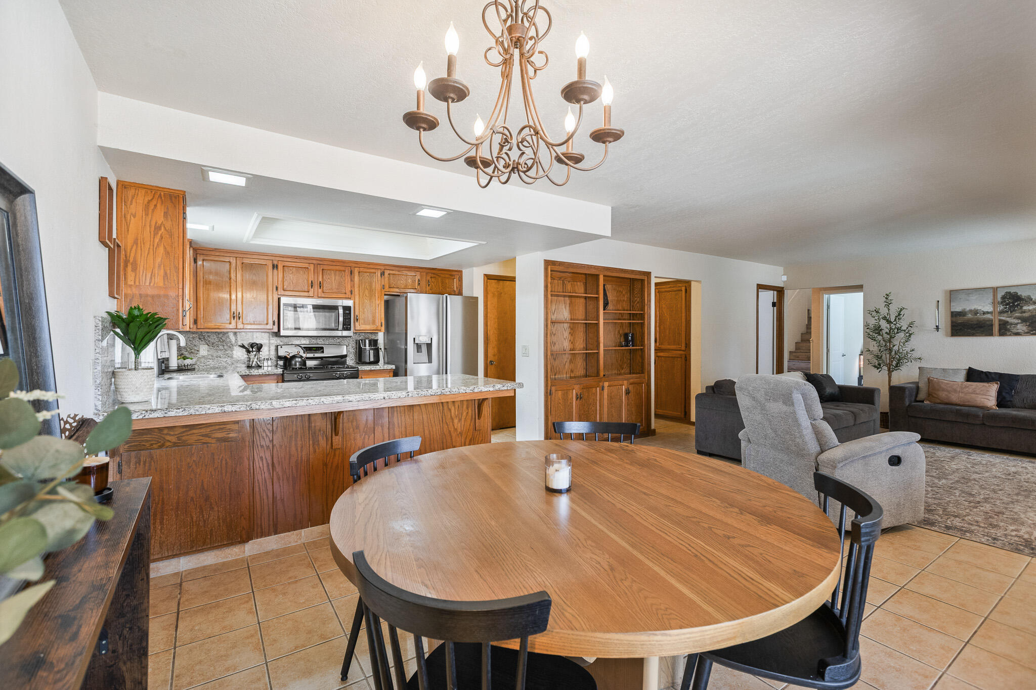 2934 W Cherry Ct, Visalia, CA 93277