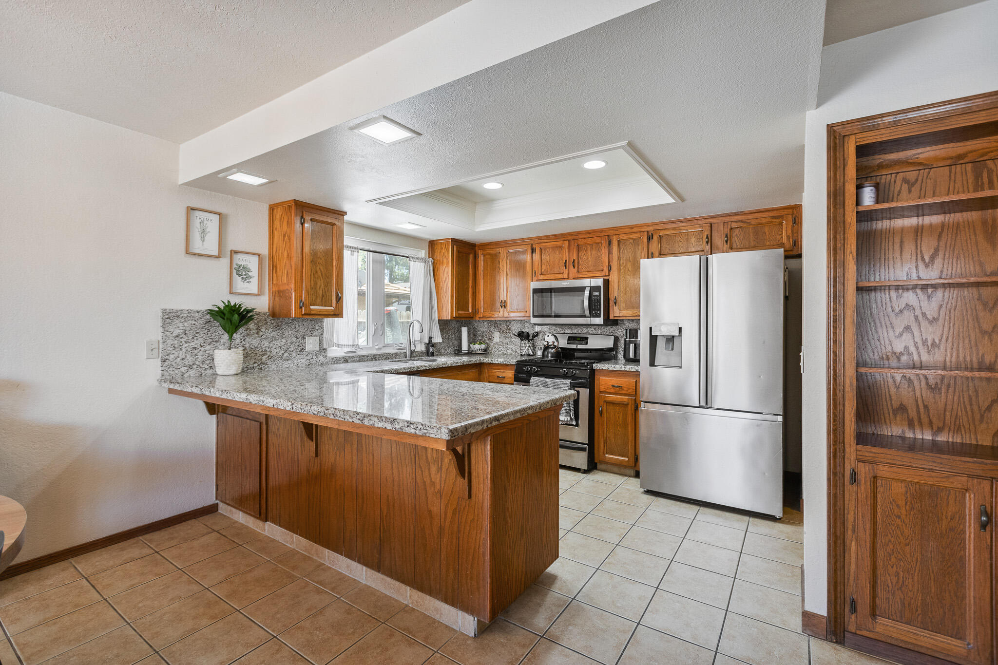 2934 W Cherry Ct, Visalia, CA 93277
