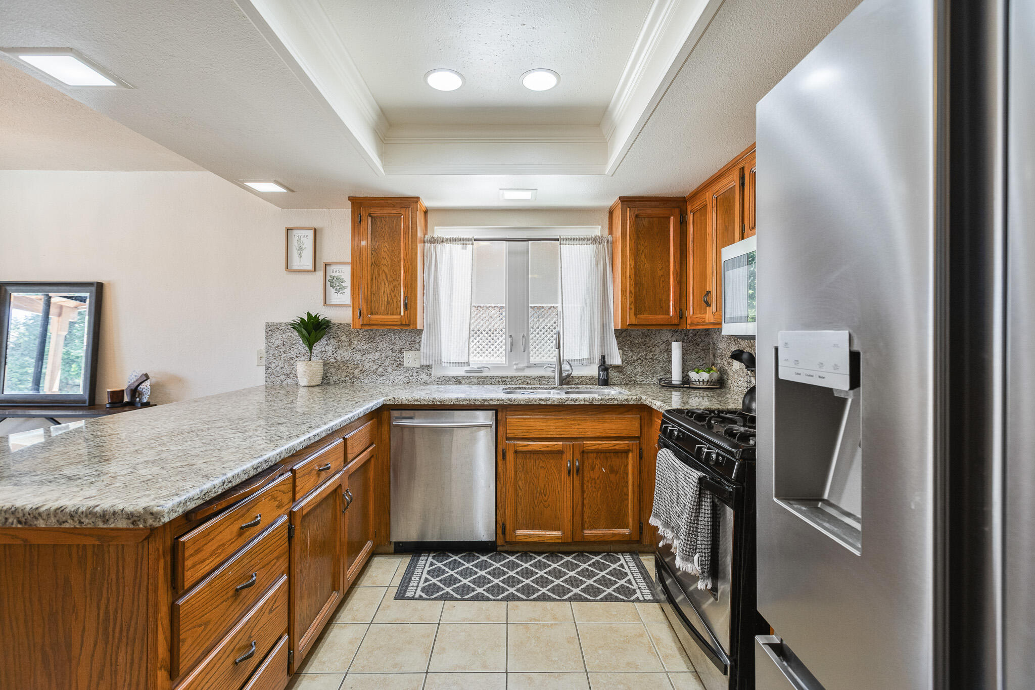 2934 W Cherry Ct, Visalia, CA 93277