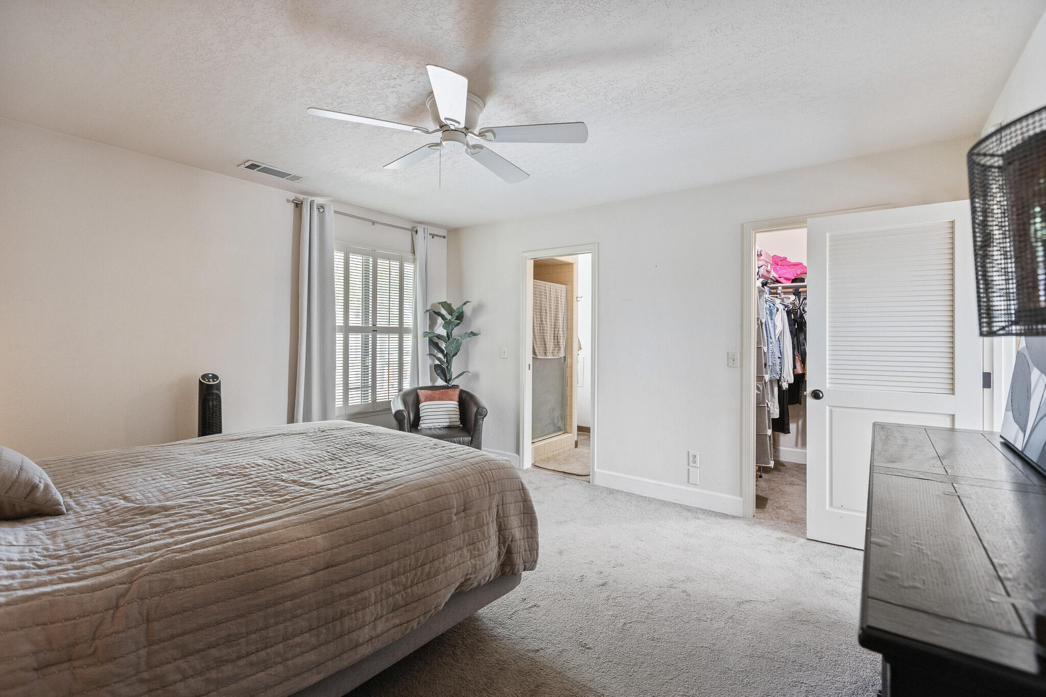 2934 W Cherry Ct, Visalia, CA 93277