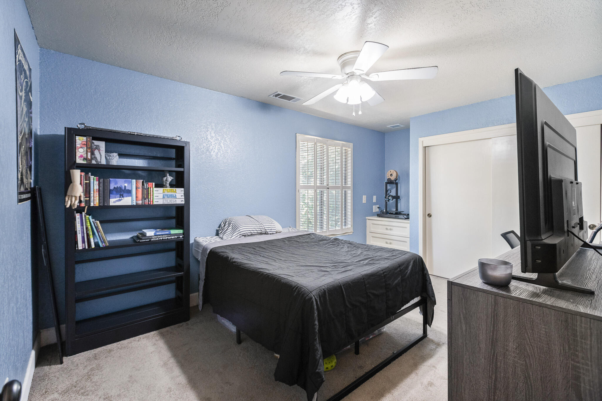 2934 W Cherry Ct, Visalia, CA 93277