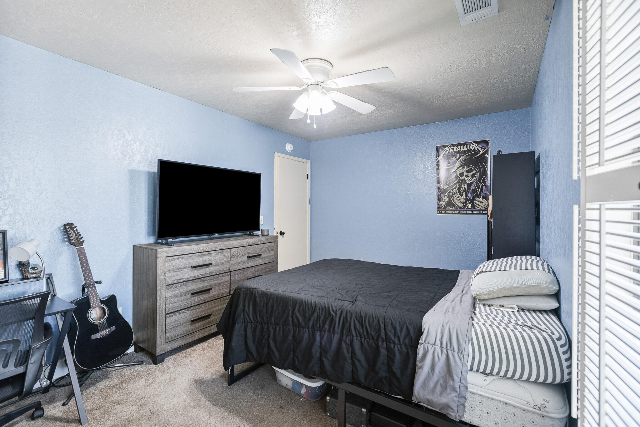 2934 W Cherry Ct, Visalia, CA 93277