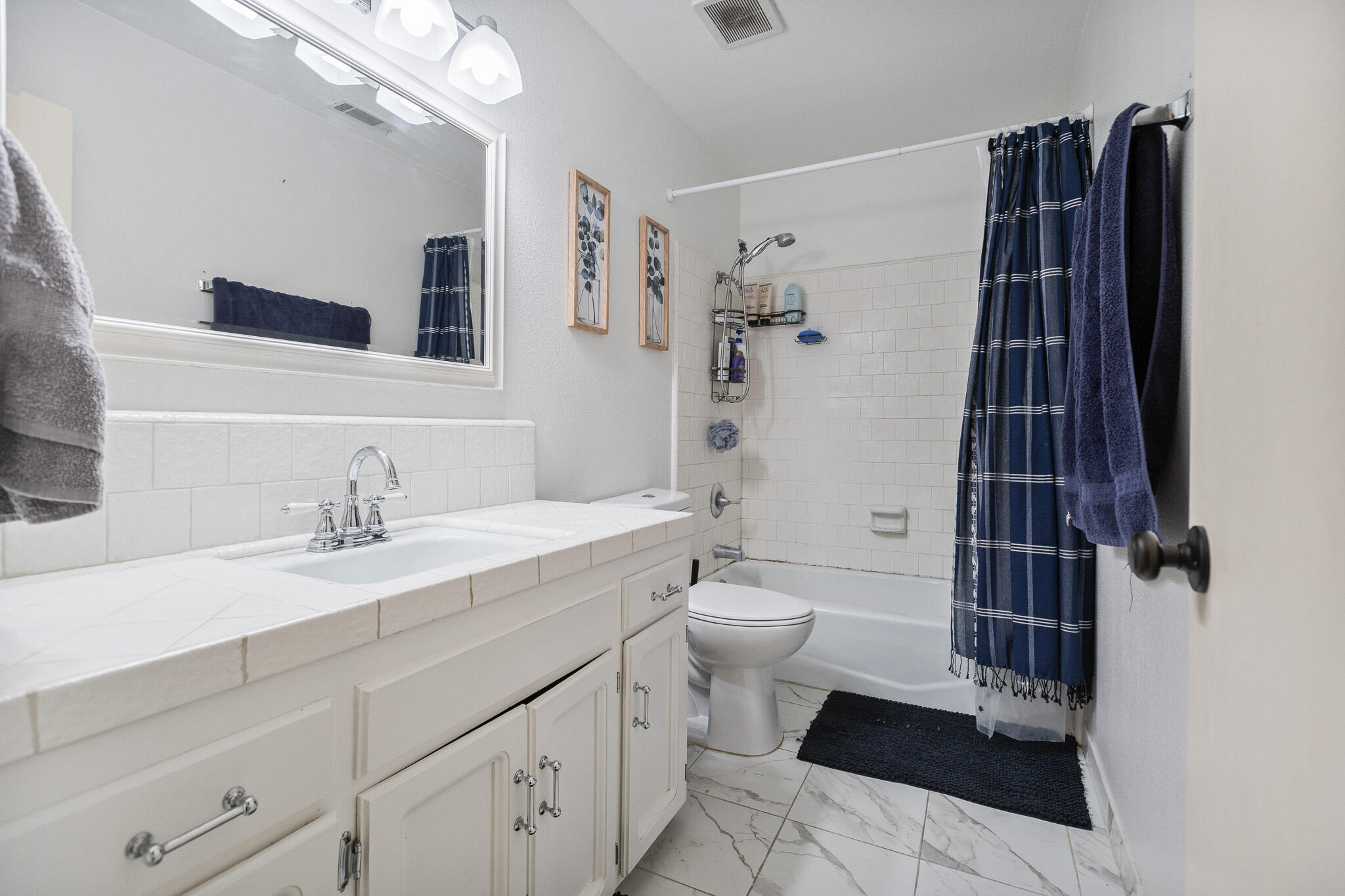 2934 W Cherry Ct, Visalia, CA 93277