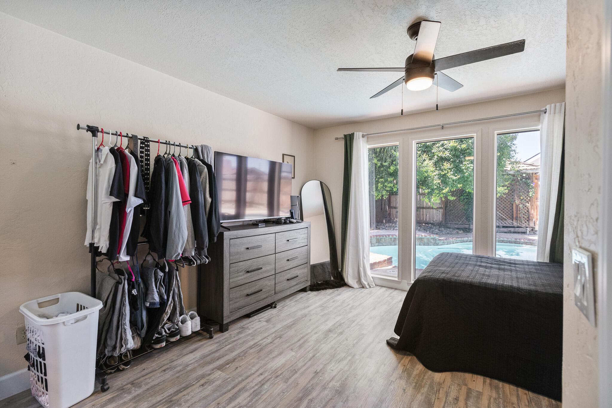 2934 W Cherry Ct, Visalia, CA 93277