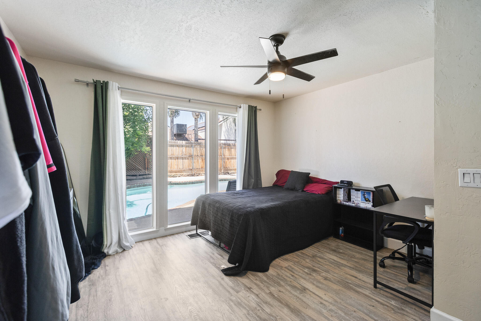 2934 W Cherry Ct, Visalia, CA 93277