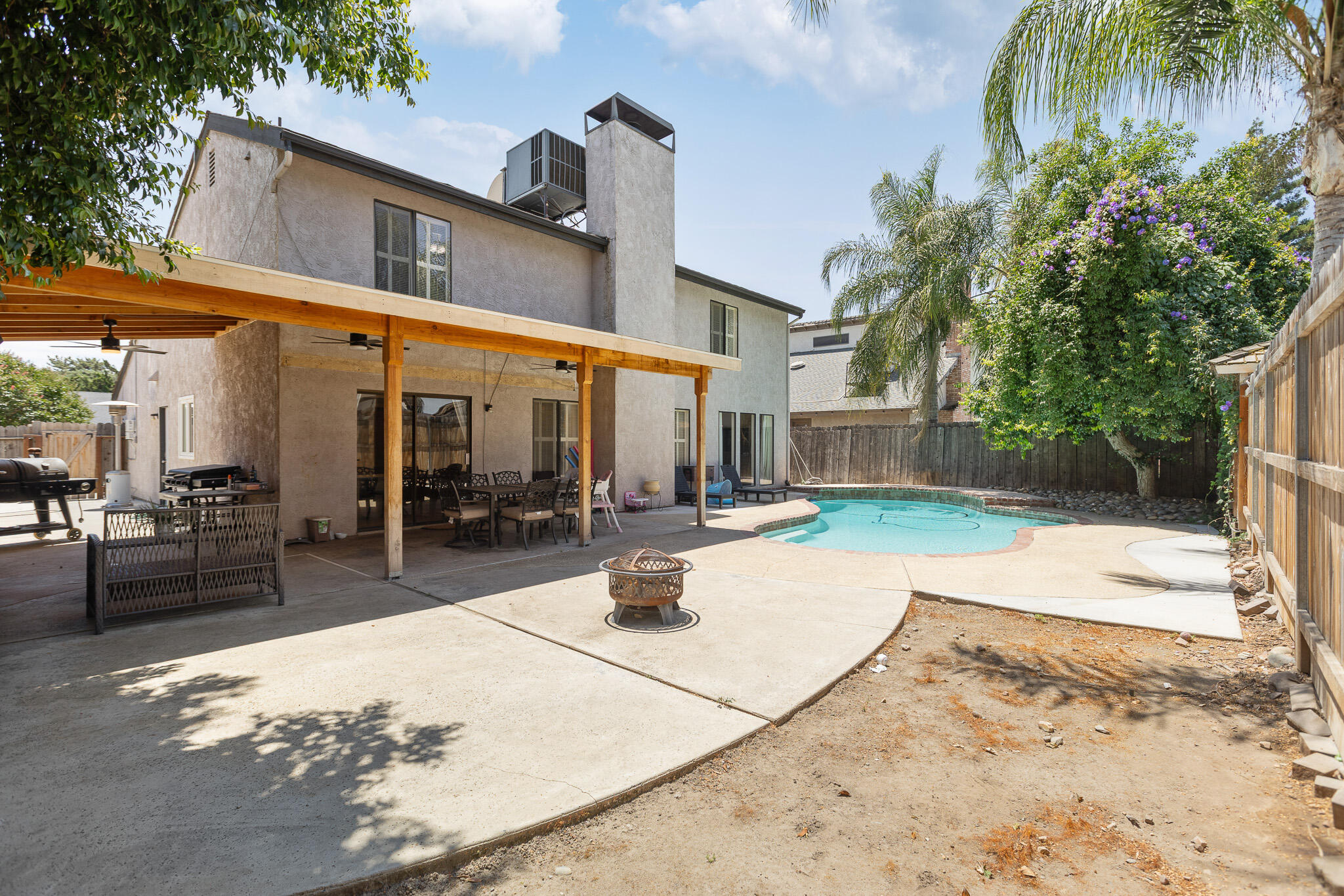 2934 W Cherry Ct, Visalia, CA 93277