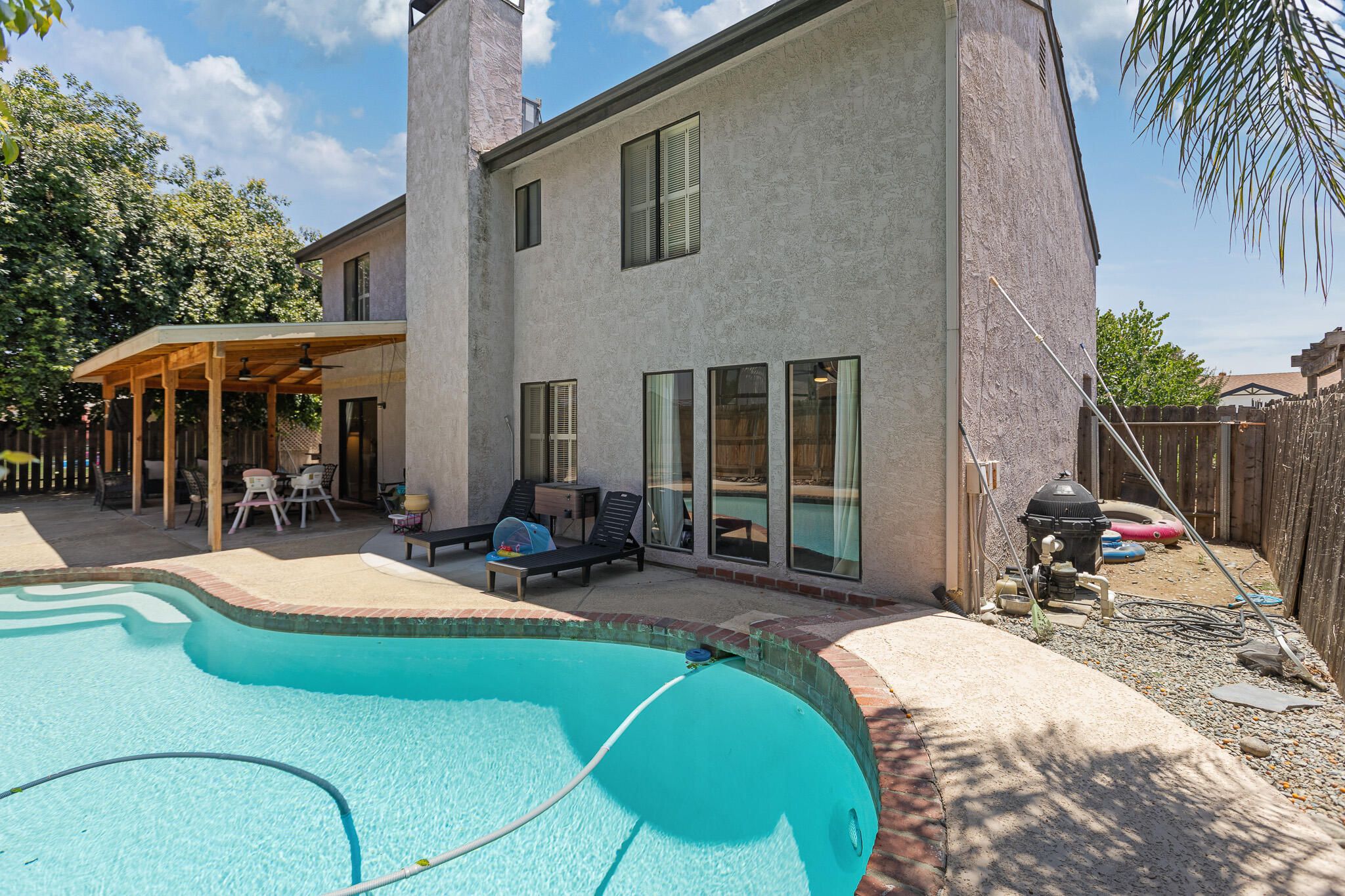2934 W Cherry Ct, Visalia, CA 93277