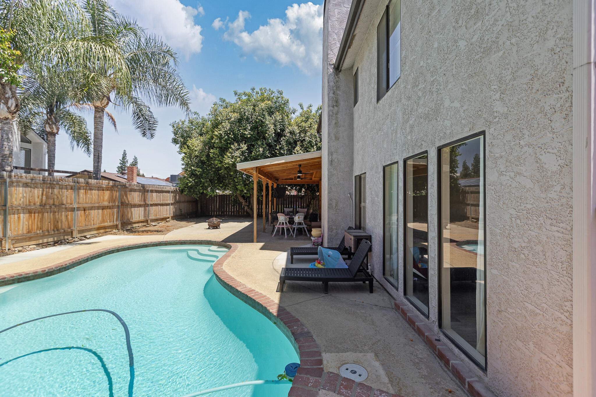 2934 W Cherry Ct, Visalia, CA 93277