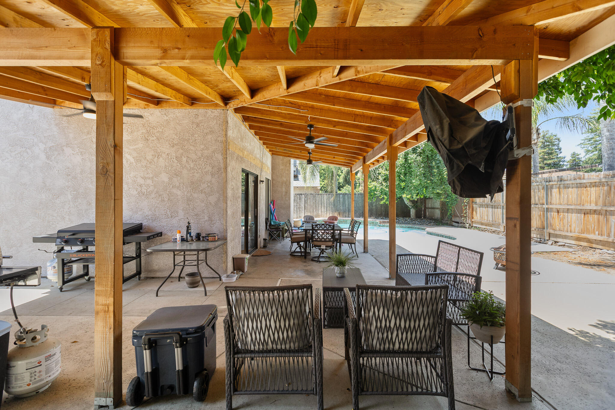 2934 W Cherry Ct, Visalia, CA 93277