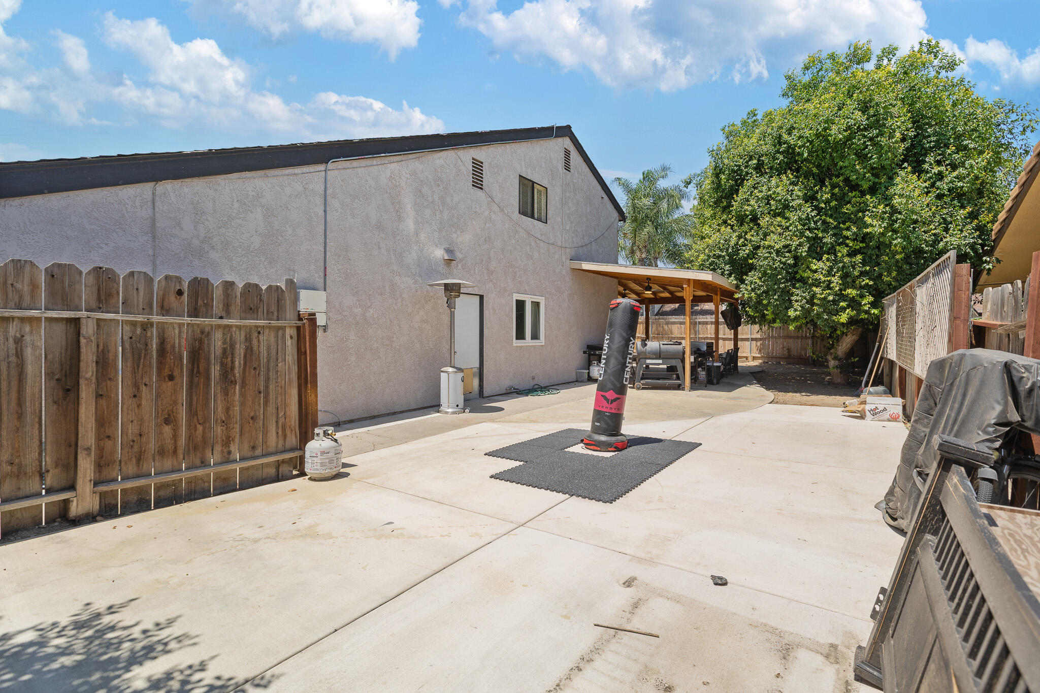 2934 W Cherry Ct, Visalia, CA 93277