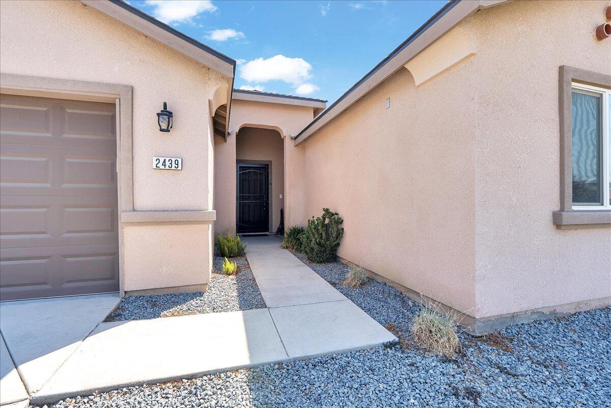 2439 Madeline Dr, Hanford, CA 93230