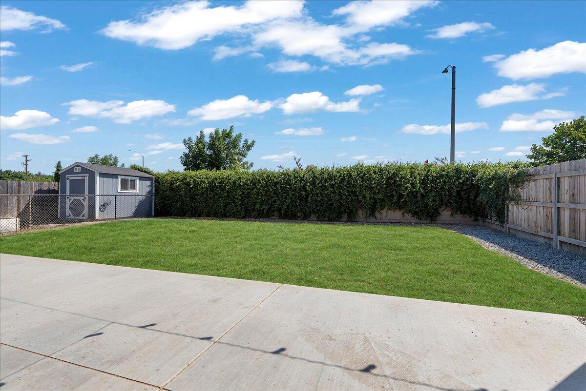 2439 Madeline Dr, Hanford, CA 93230