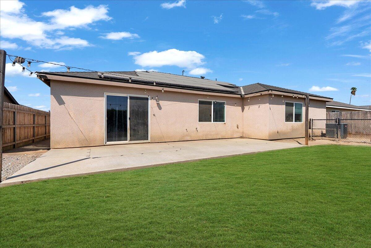 2439 Madeline Dr, Hanford, CA 93230