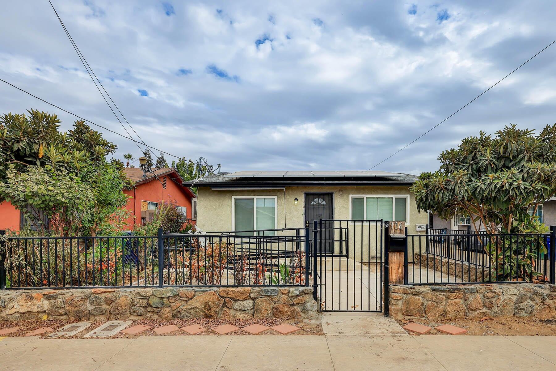 176 N Manzanillo St, Woodlake, CA 93286