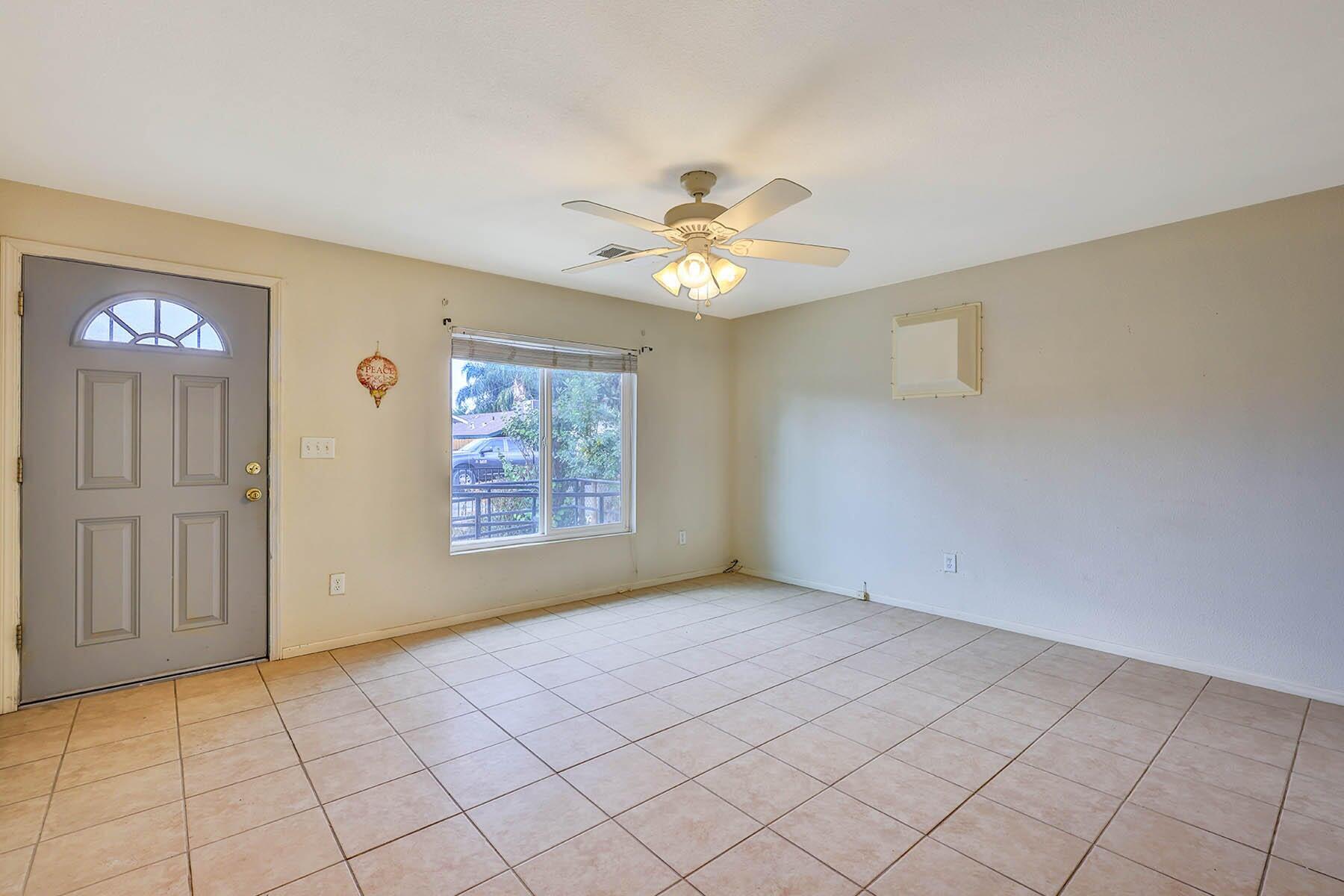 176 N Manzanillo St, Woodlake, CA 93286