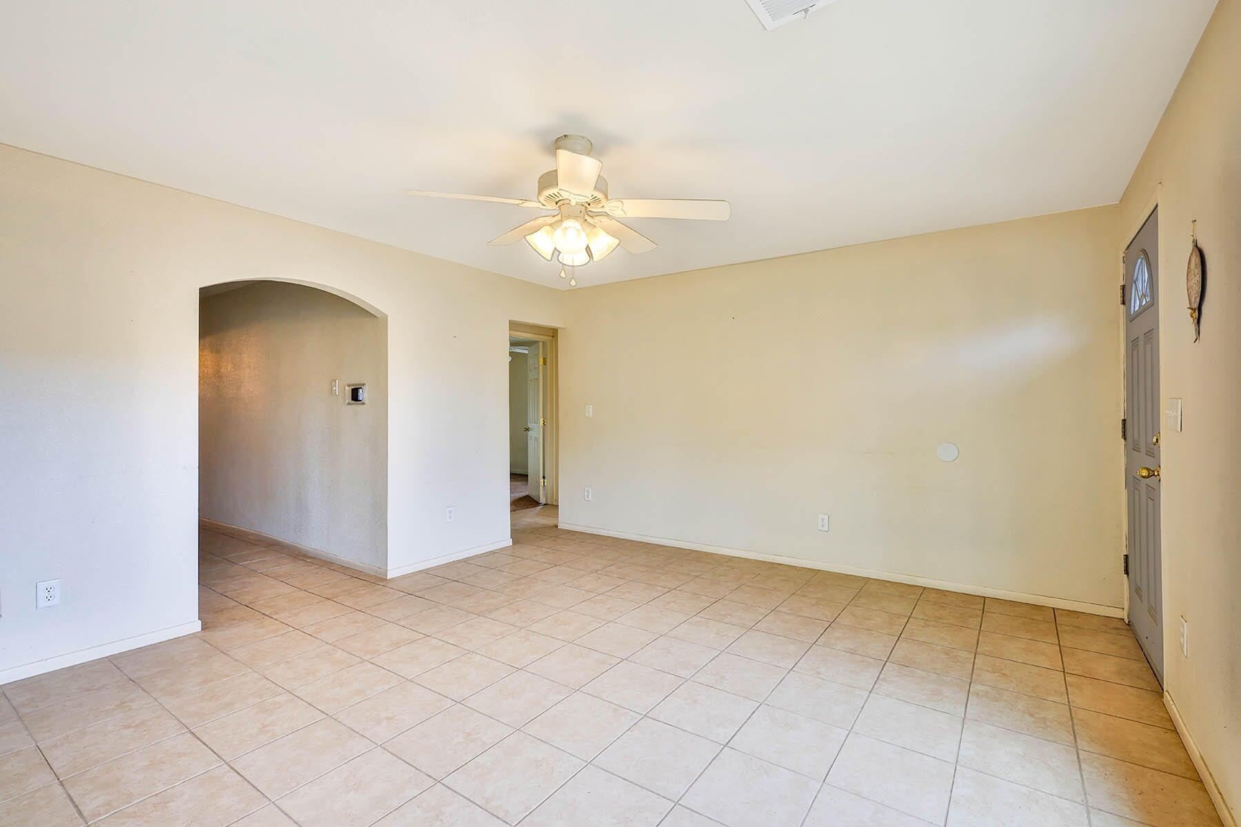 176 N Manzanillo St, Woodlake, CA 93286