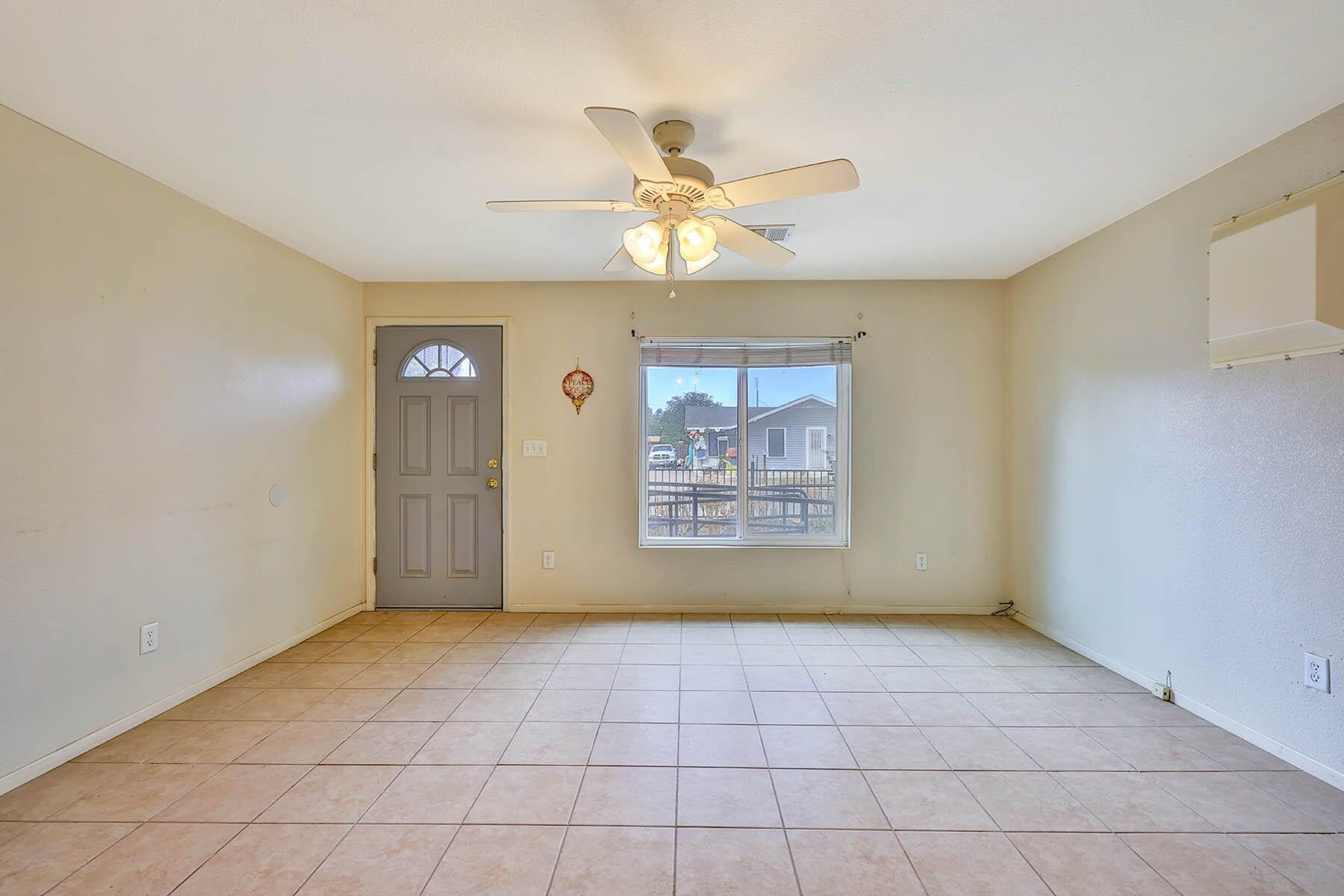 176 N Manzanillo St, Woodlake, CA 93286