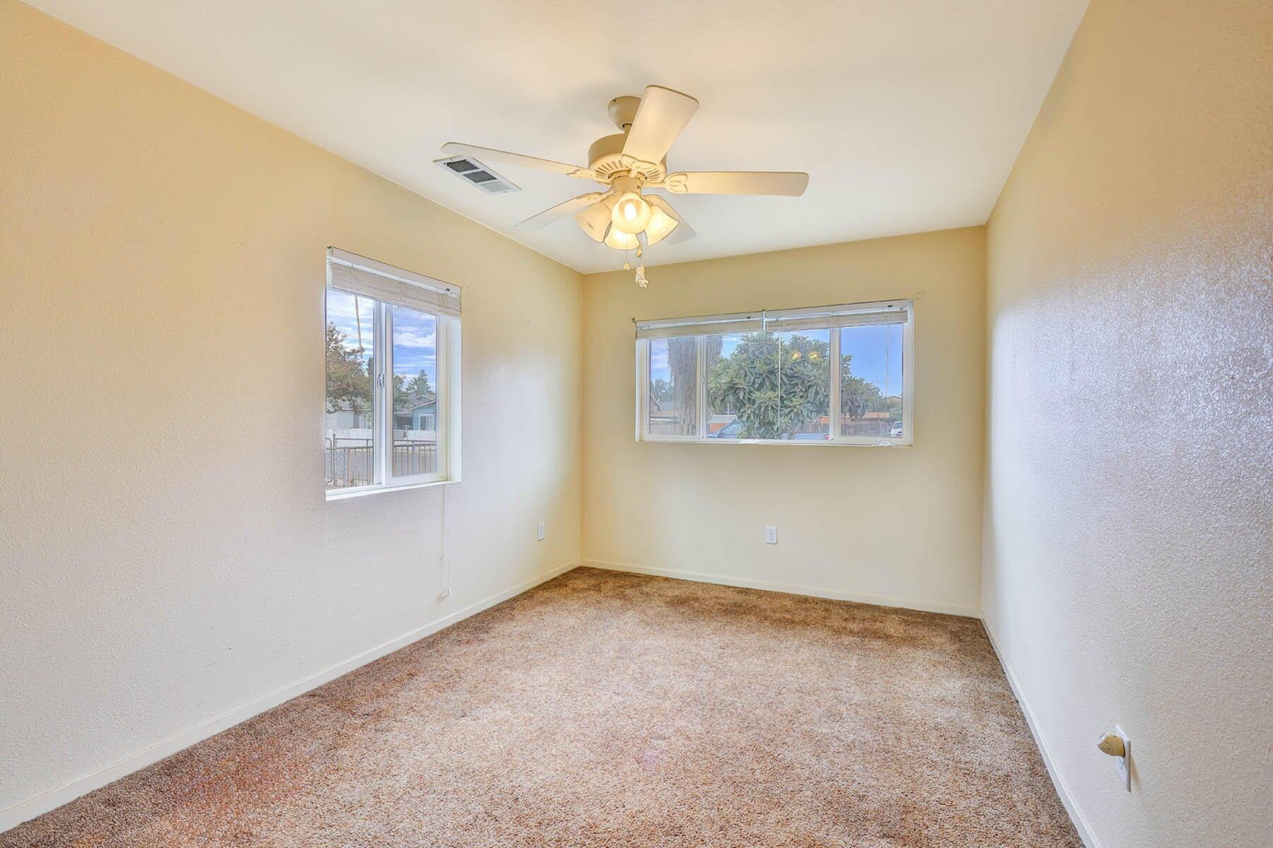 176 N Manzanillo St, Woodlake, CA 93286