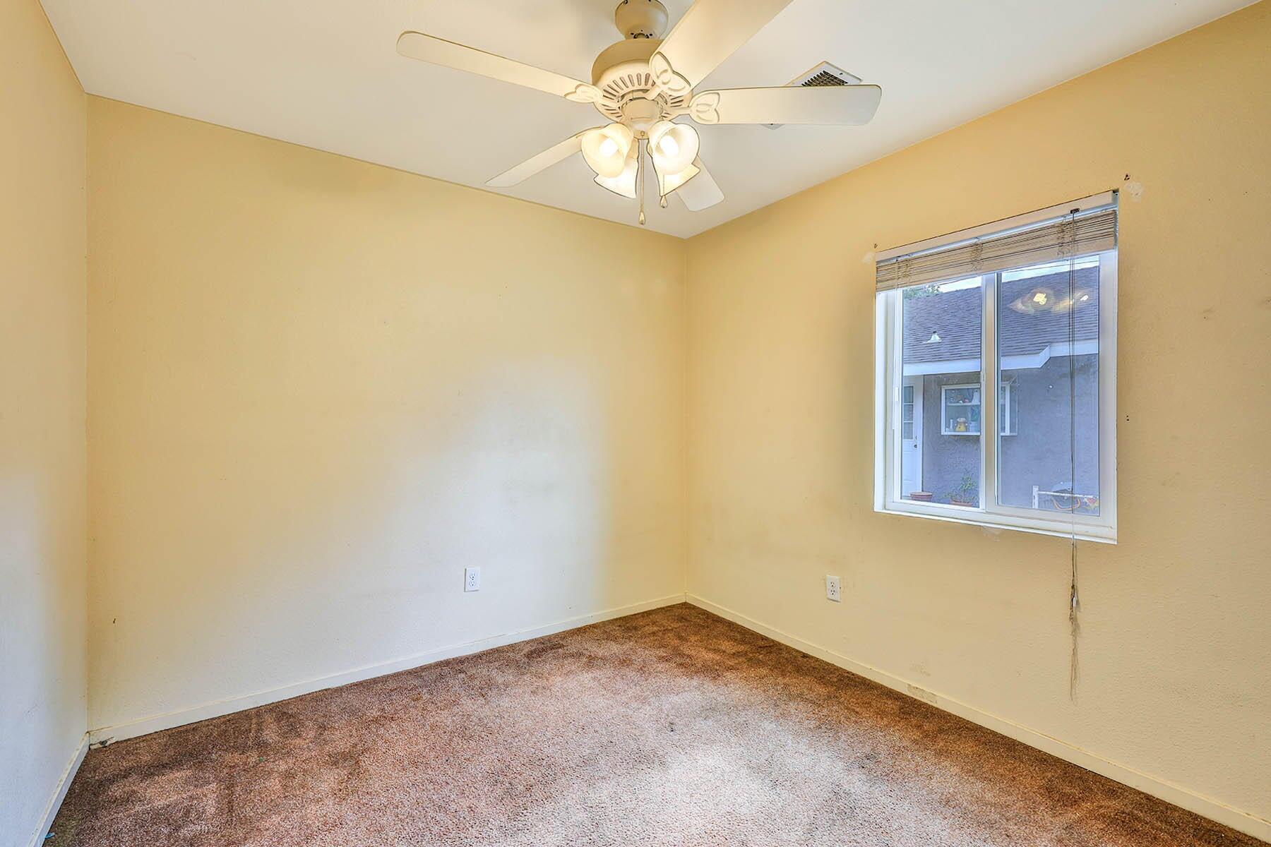 176 N Manzanillo St, Woodlake, CA 93286