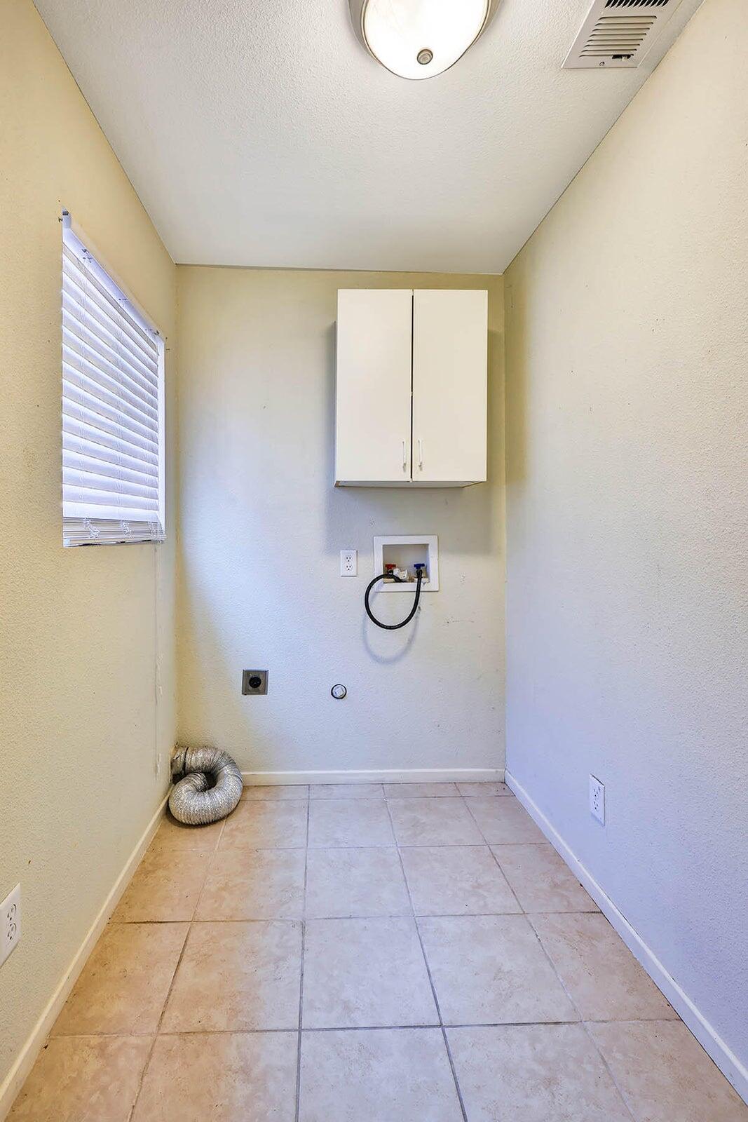 176 N Manzanillo St, Woodlake, CA 93286