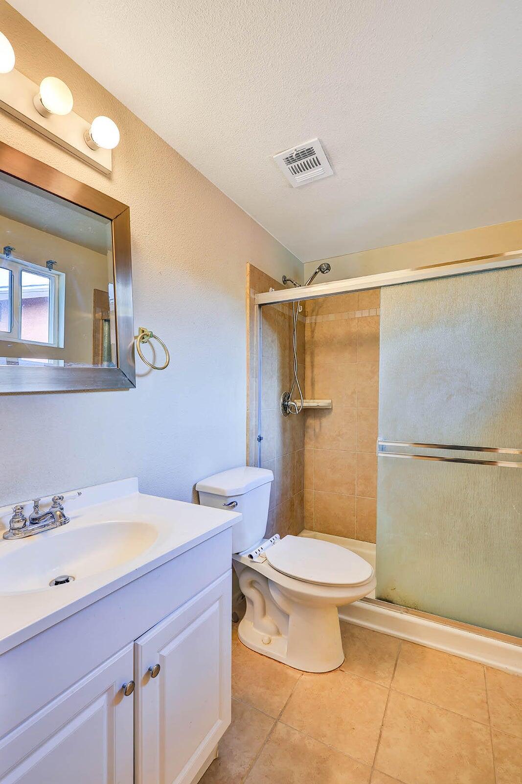 176 N Manzanillo St, Woodlake, CA 93286