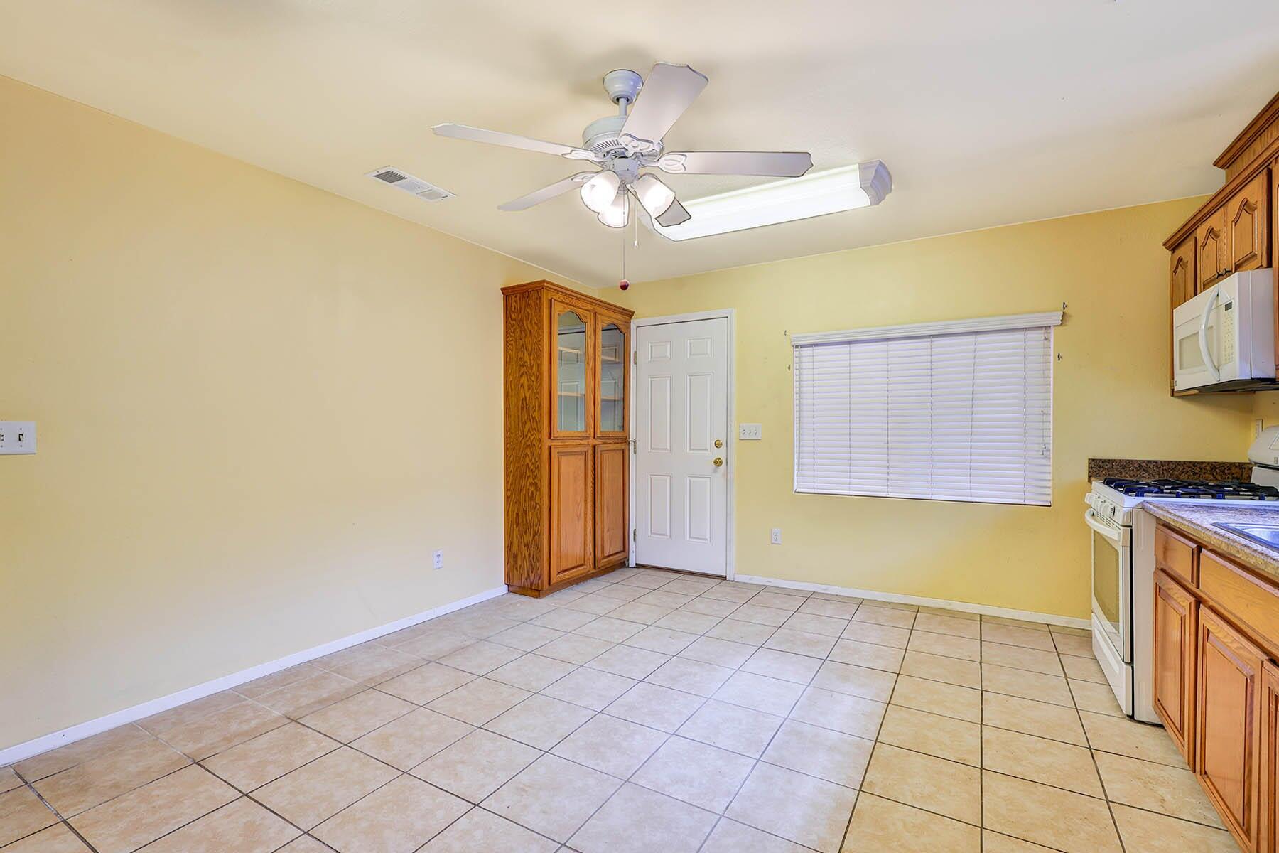 176 N Manzanillo St, Woodlake, CA 93286