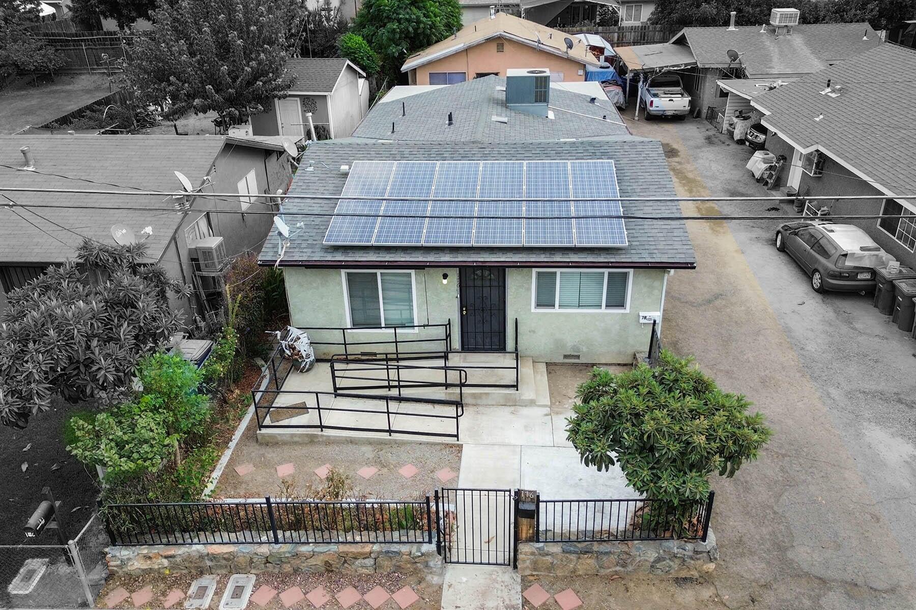 176 N Manzanillo St, Woodlake, CA 93286