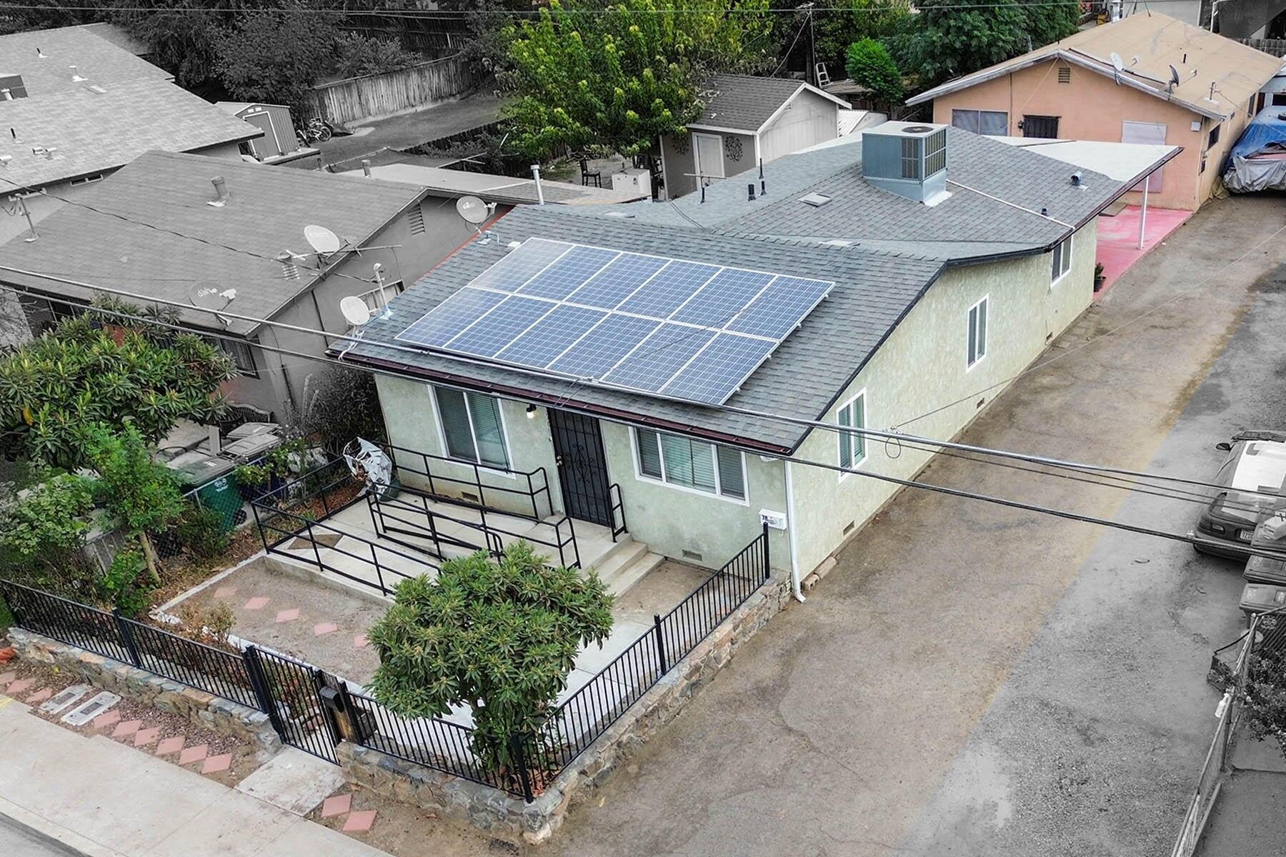 176 N Manzanillo St, Woodlake, CA 93286