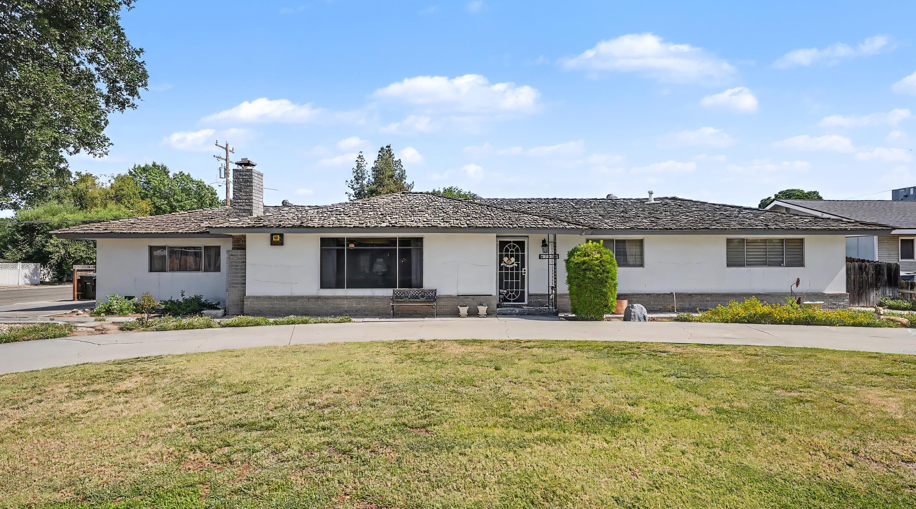 790 Laurence Ln, Hanford, CA 93230