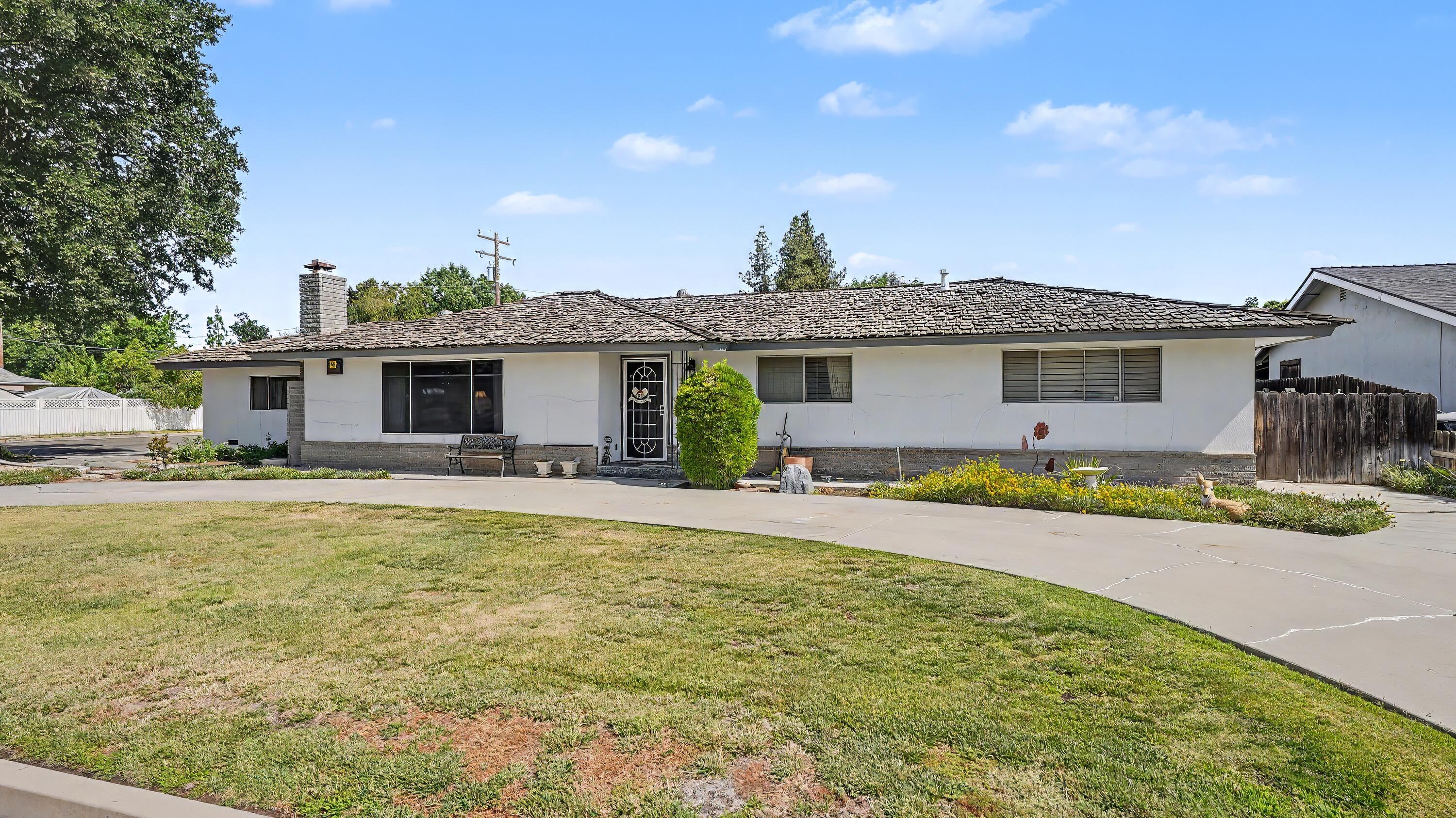 790 Laurence Ln, Hanford, CA 93230