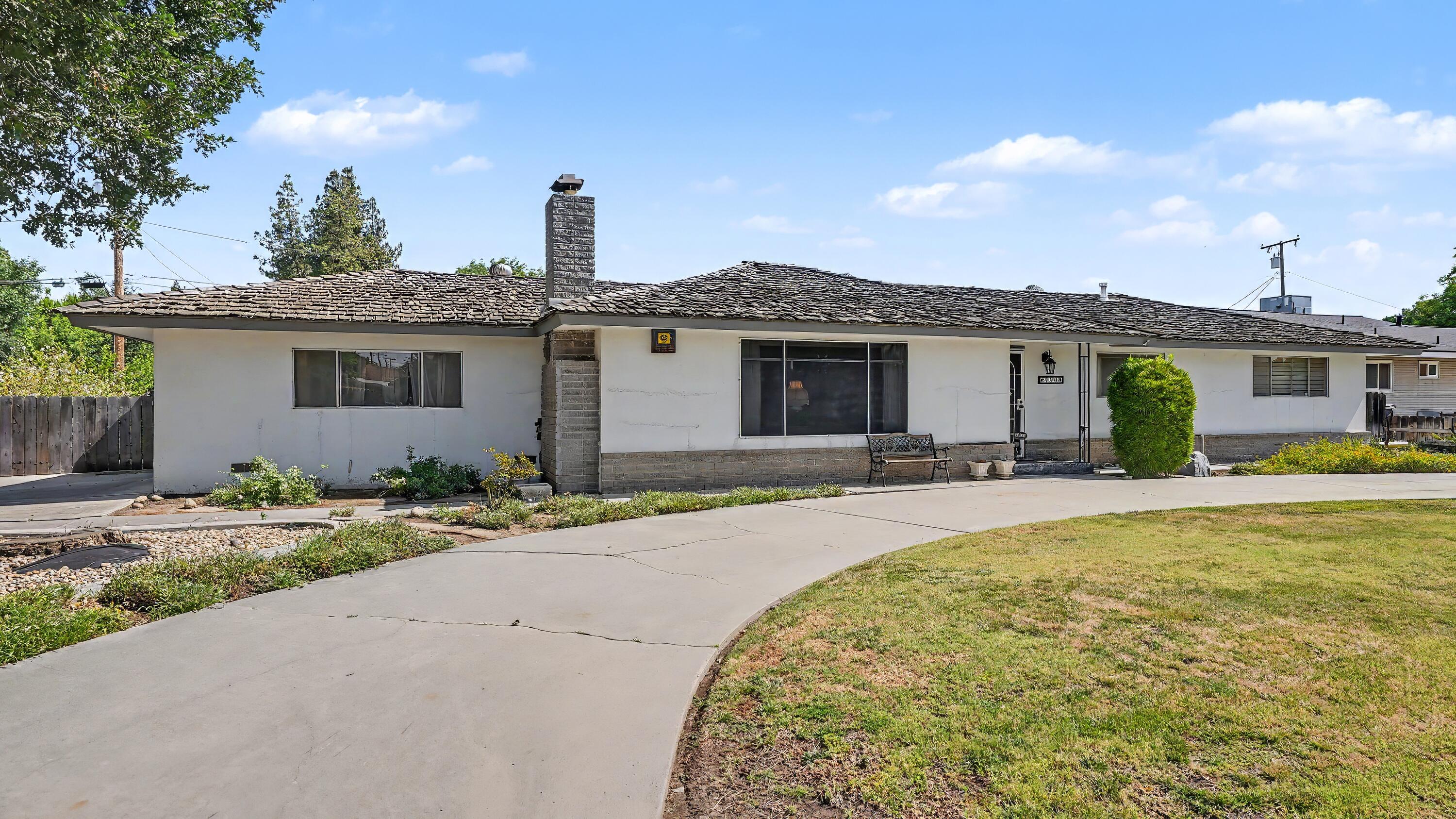 790 Laurence Ln, Hanford, CA 93230