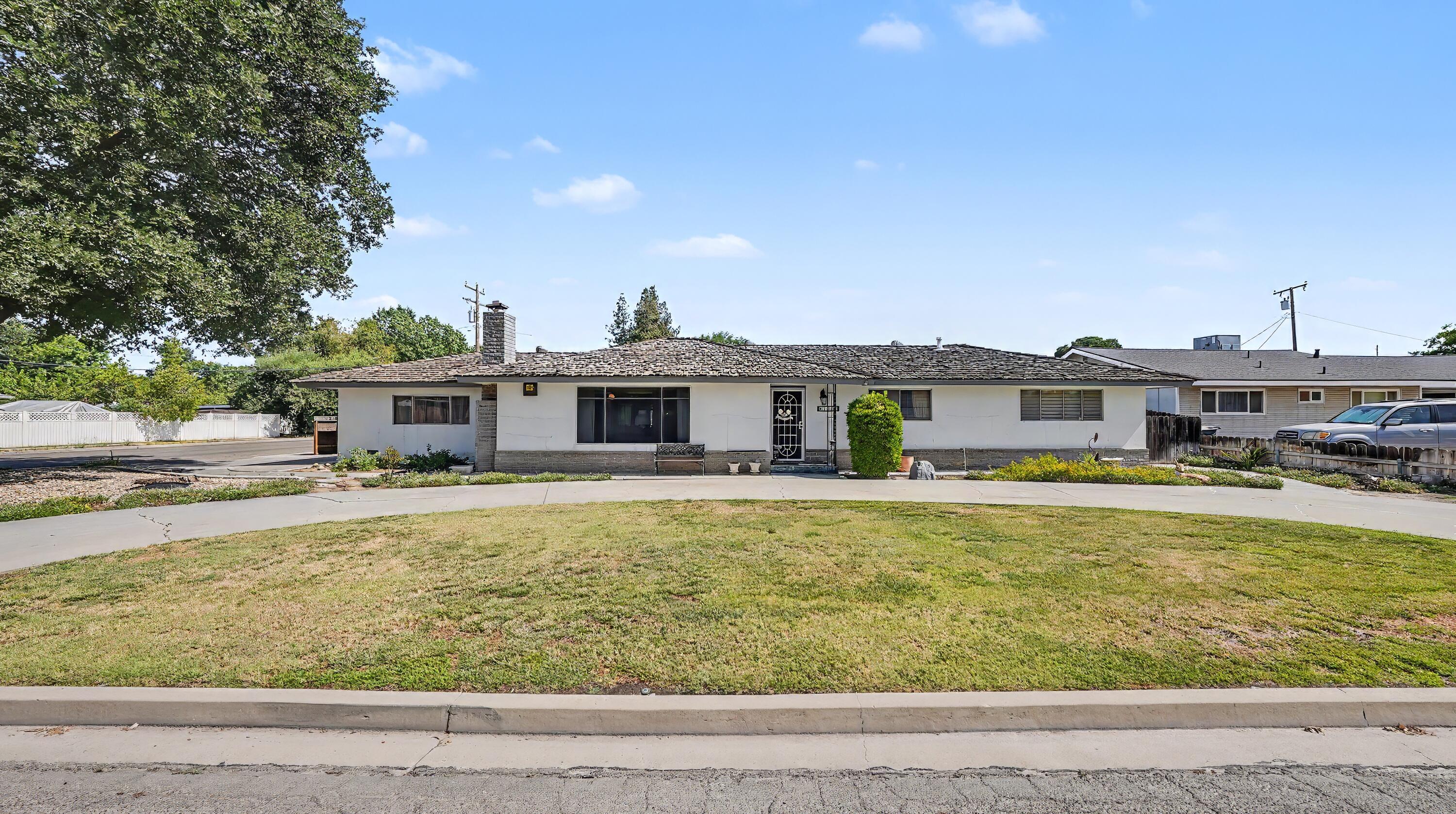 790 Laurence Ln, Hanford, CA 93230