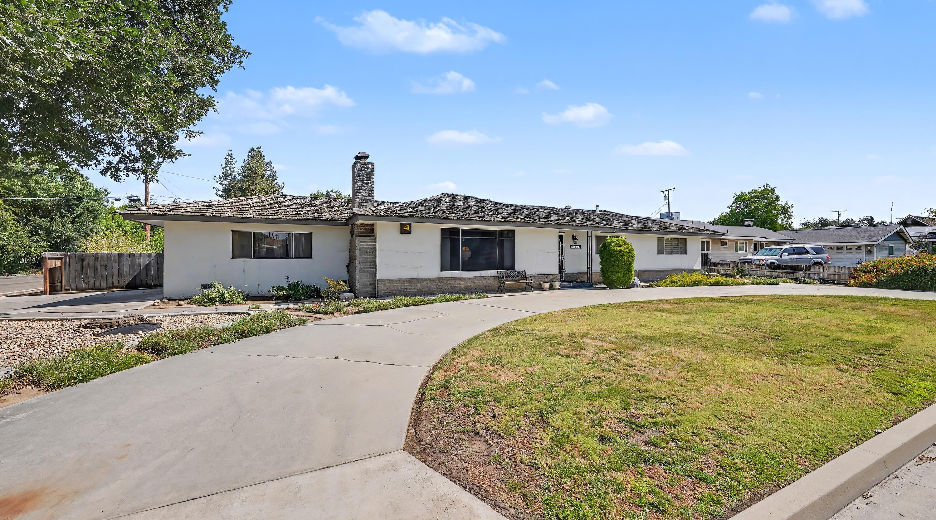 790 Laurence Ln, Hanford, CA 93230