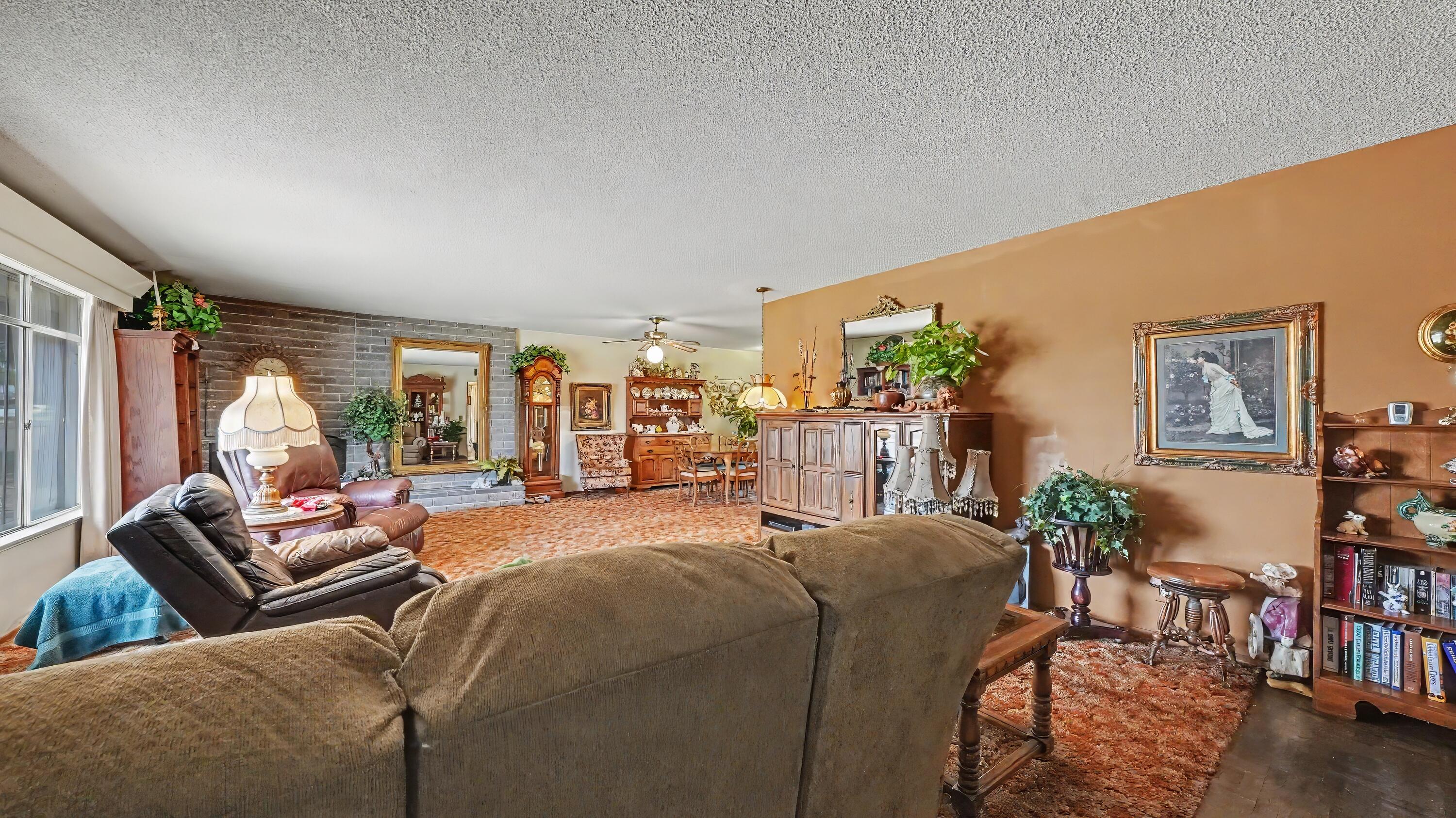 790 Laurence Ln, Hanford, CA 93230