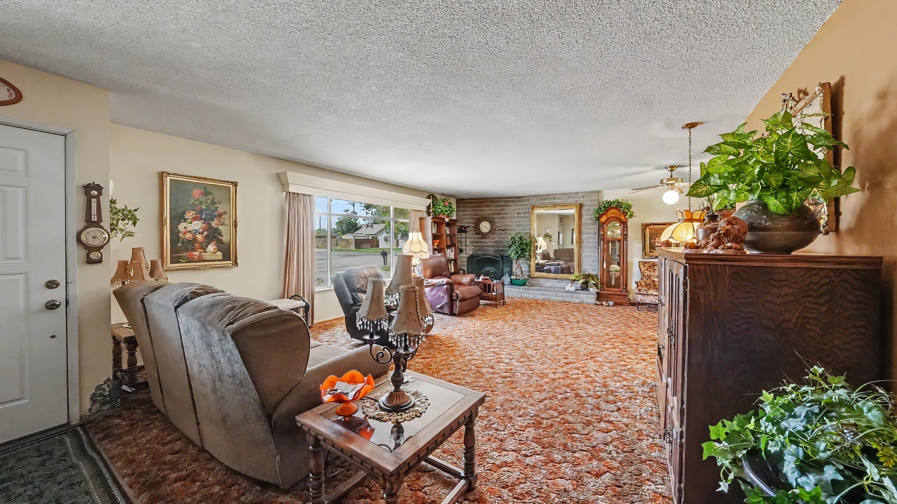 790 Laurence Ln, Hanford, CA 93230