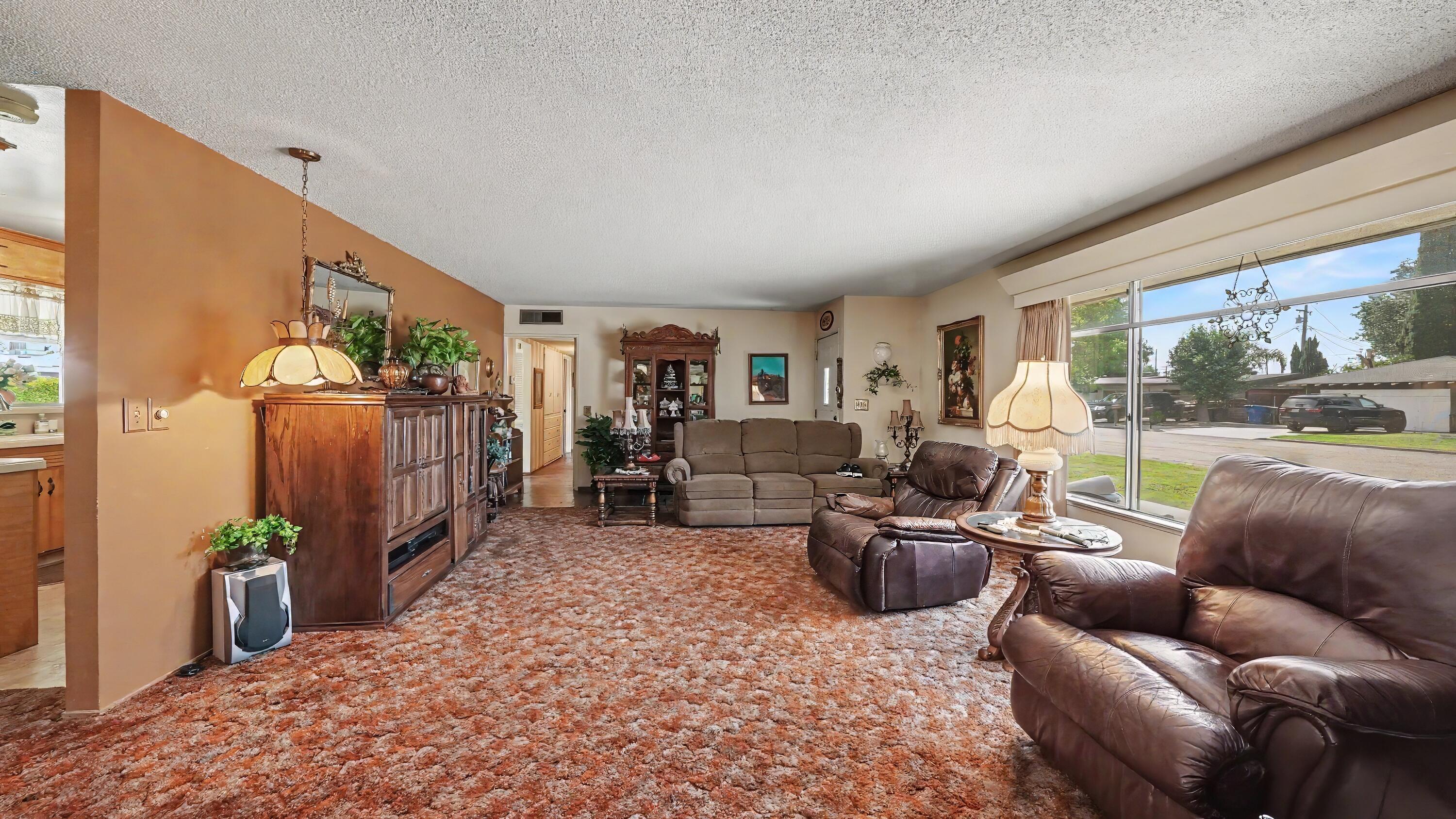 790 Laurence Ln, Hanford, CA 93230