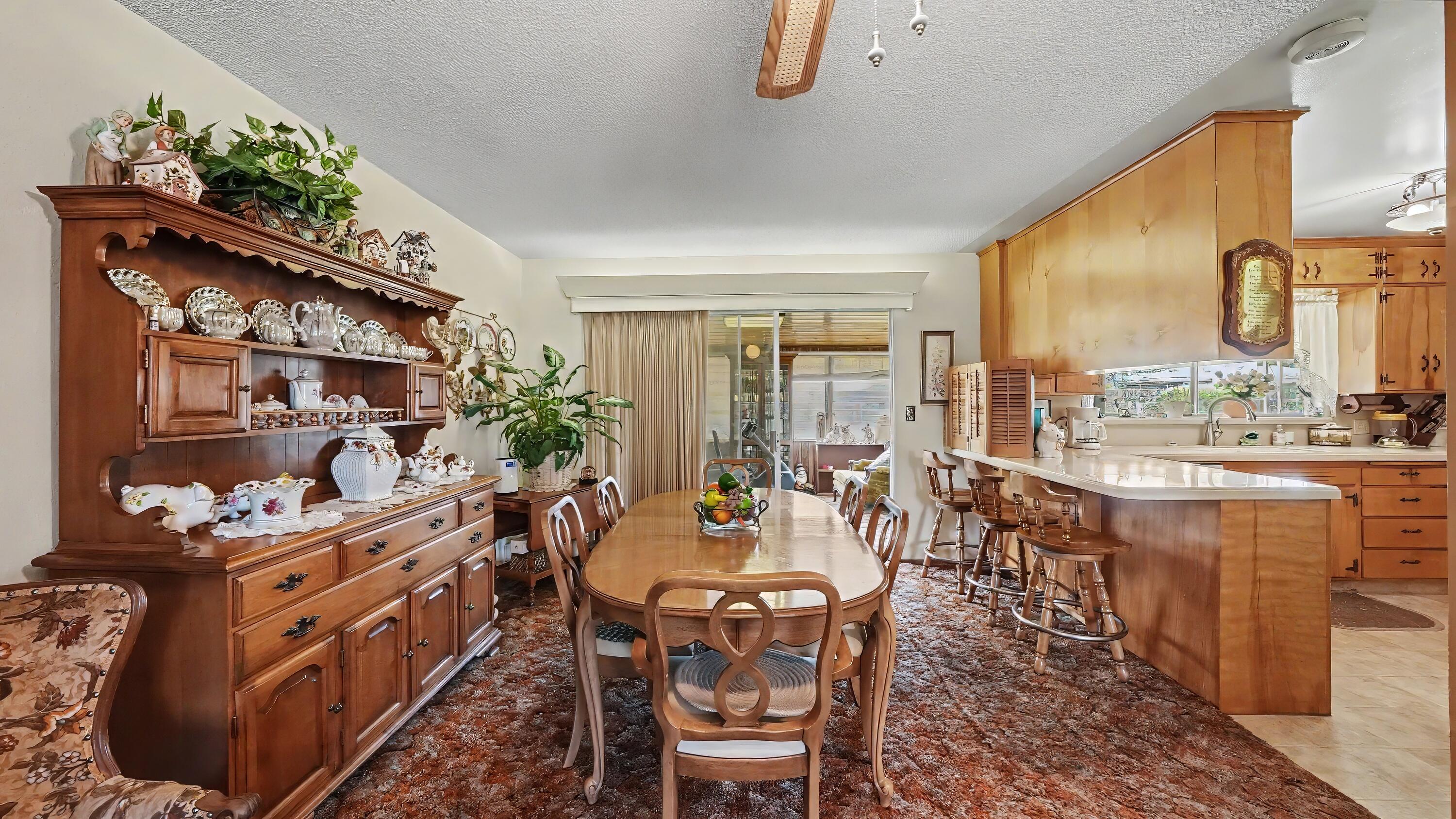 790 Laurence Ln, Hanford, CA 93230