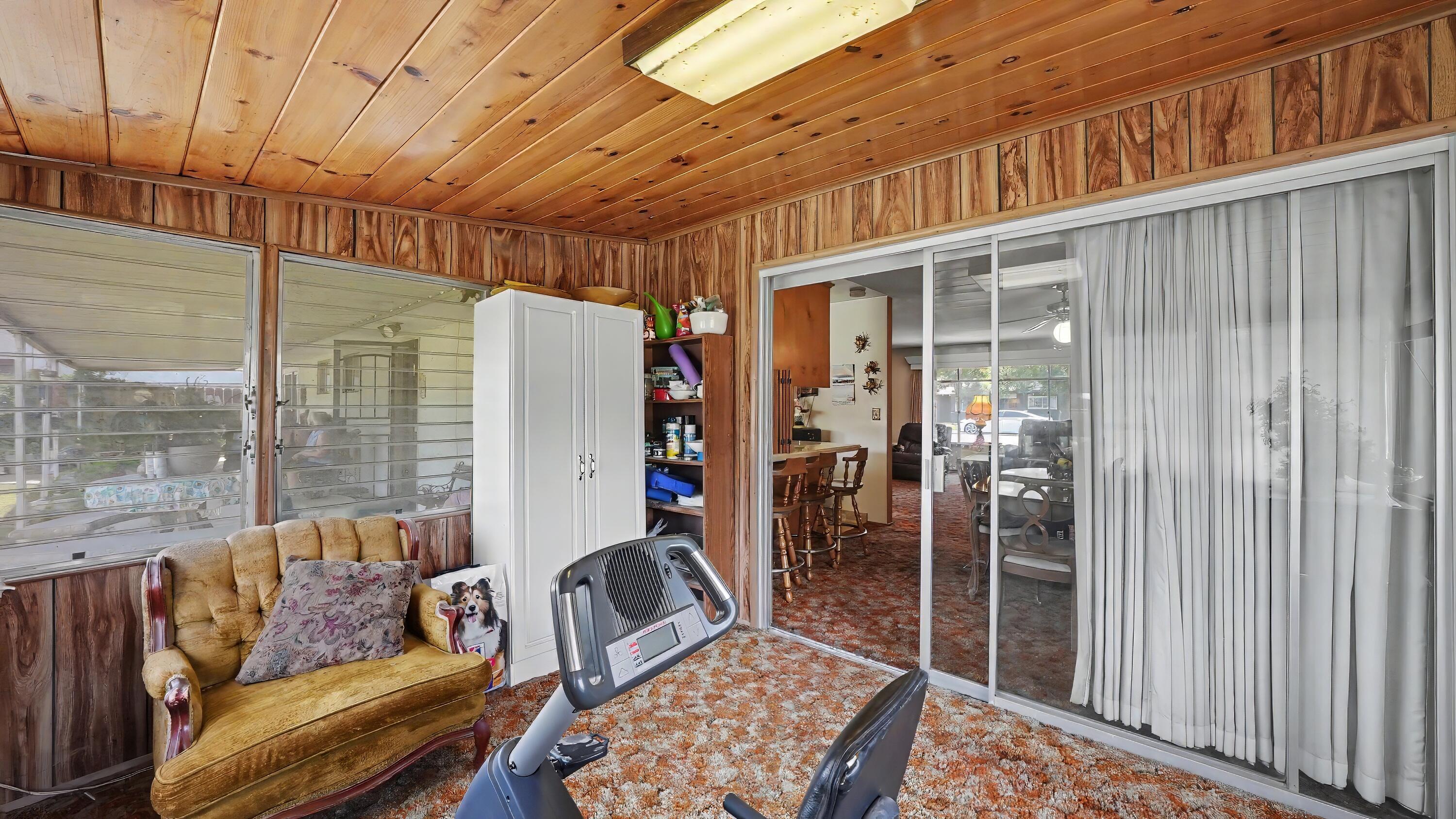 790 Laurence Ln, Hanford, CA 93230