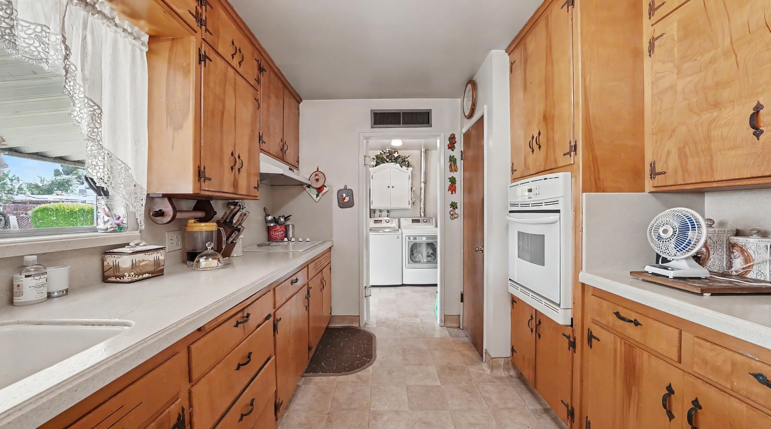 790 Laurence Ln, Hanford, CA 93230