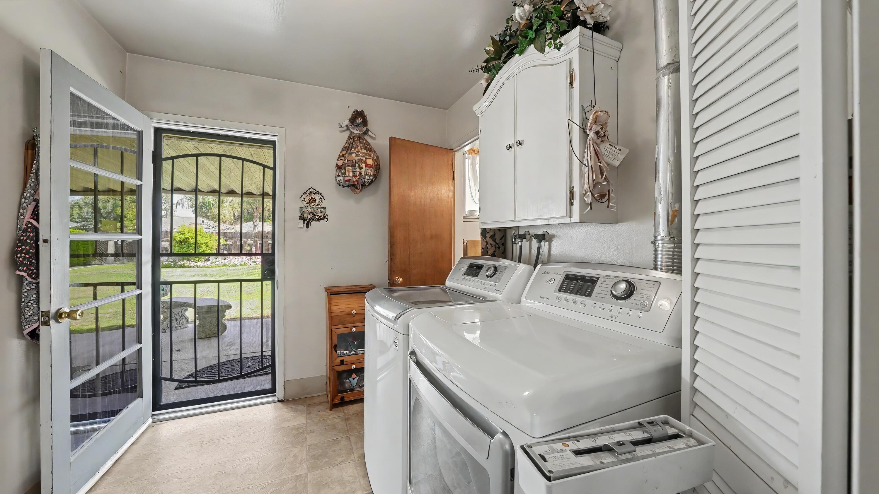 790 Laurence Ln, Hanford, CA 93230