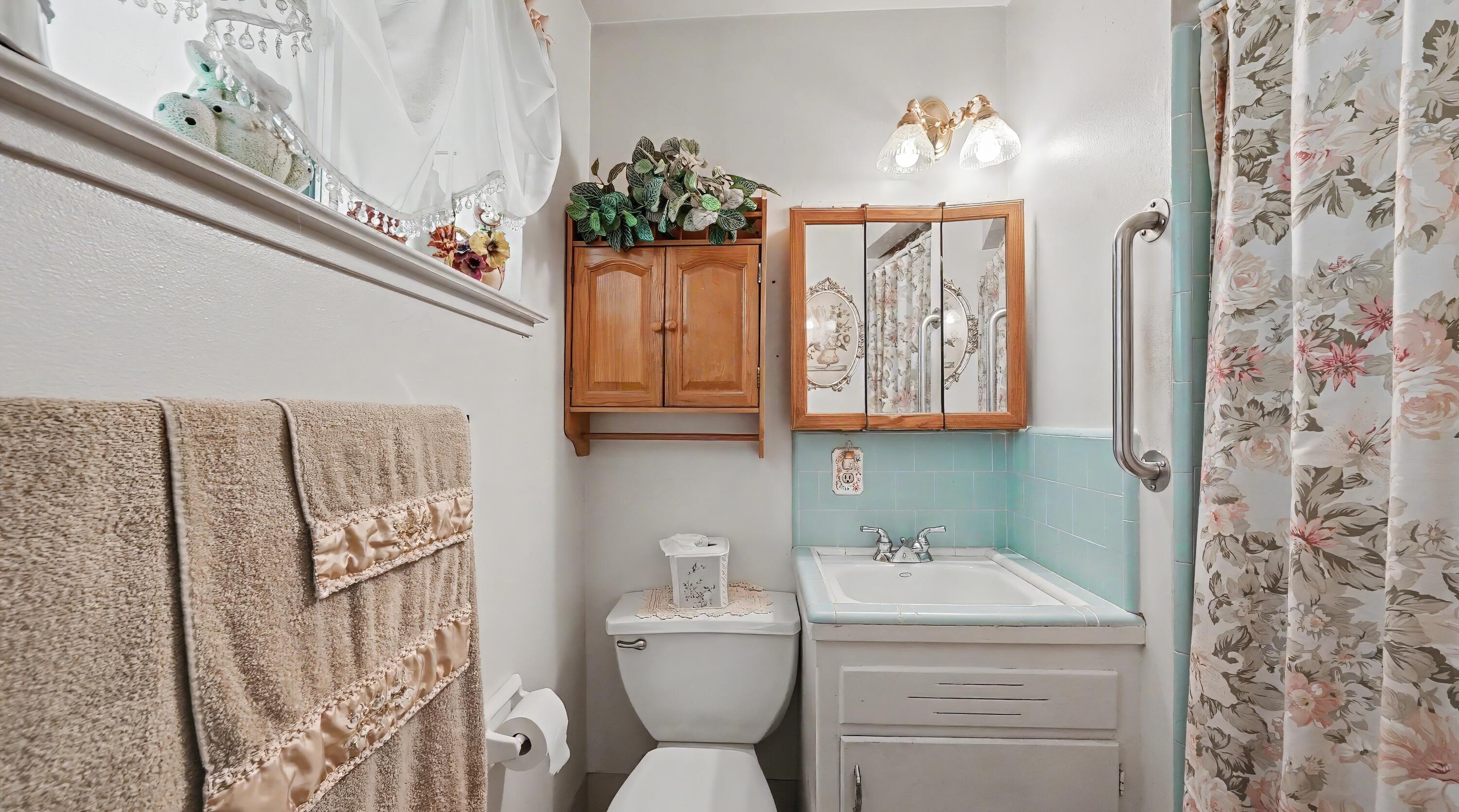 790 Laurence Ln, Hanford, CA 93230