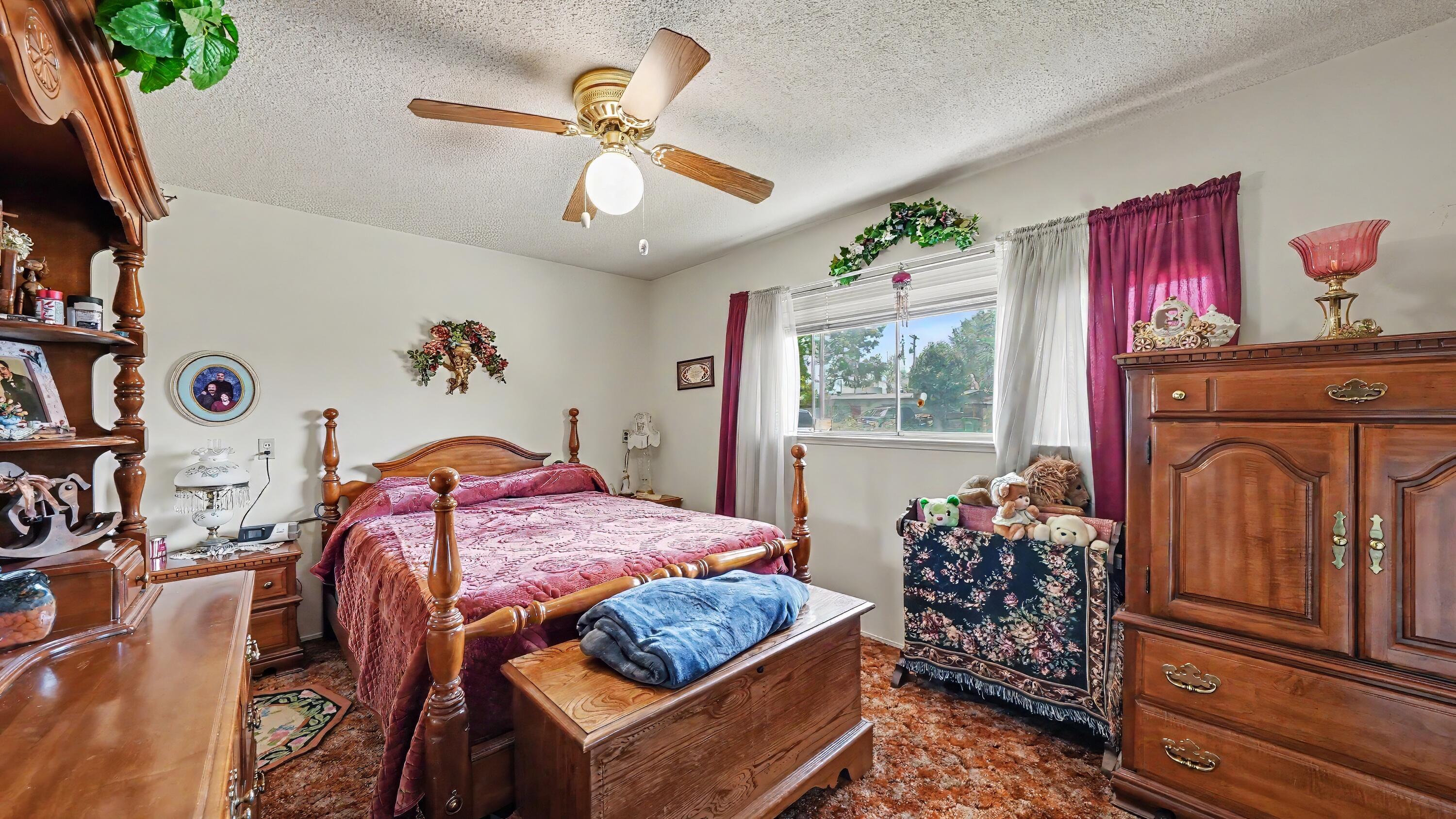 790 Laurence Ln, Hanford, CA 93230