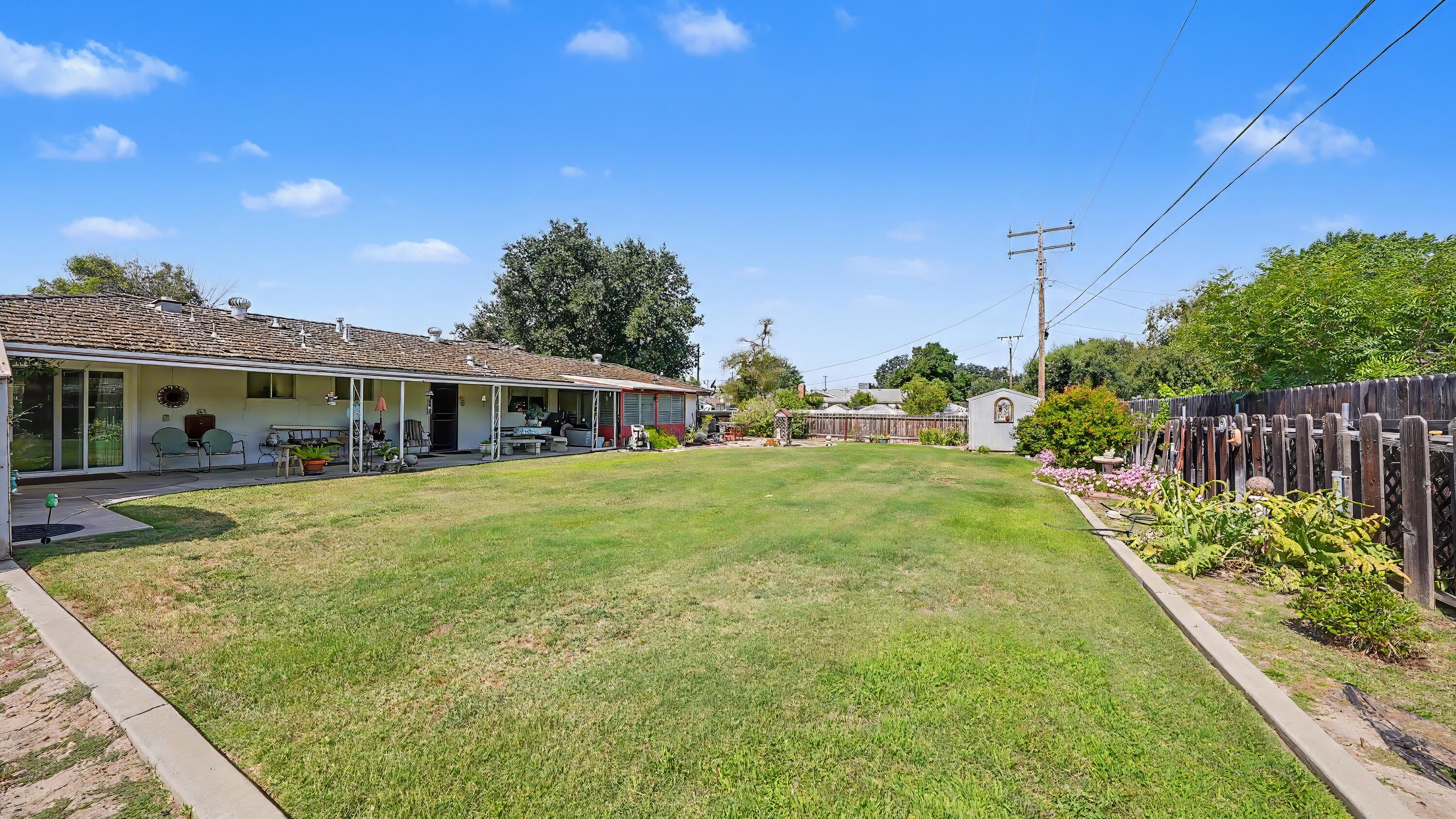 790 Laurence Ln, Hanford, CA 93230