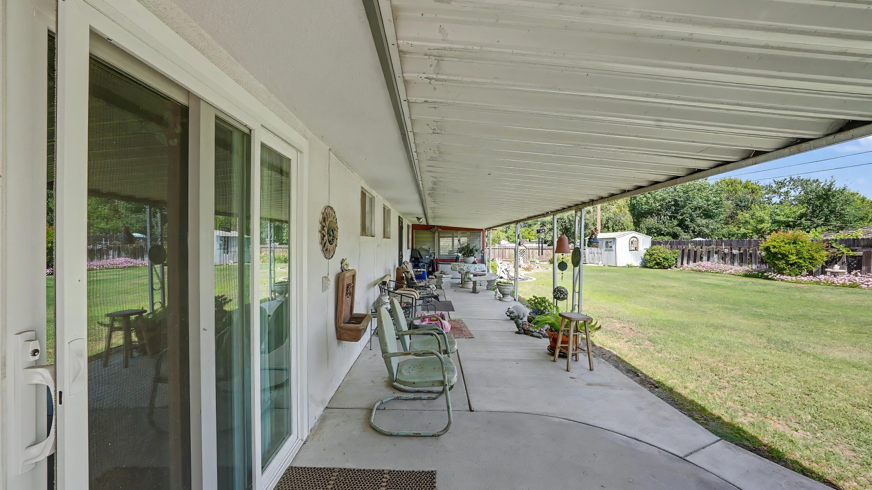 790 Laurence Ln, Hanford, CA 93230