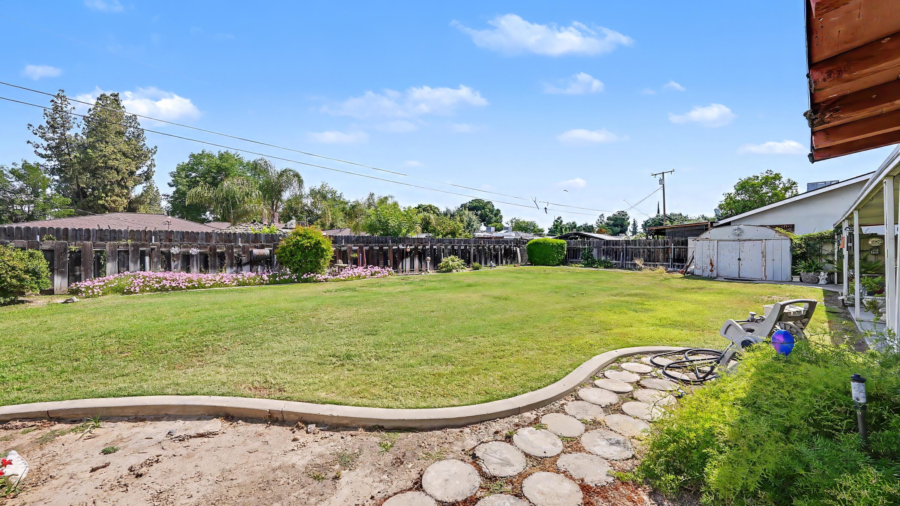 790 Laurence Ln, Hanford, CA 93230