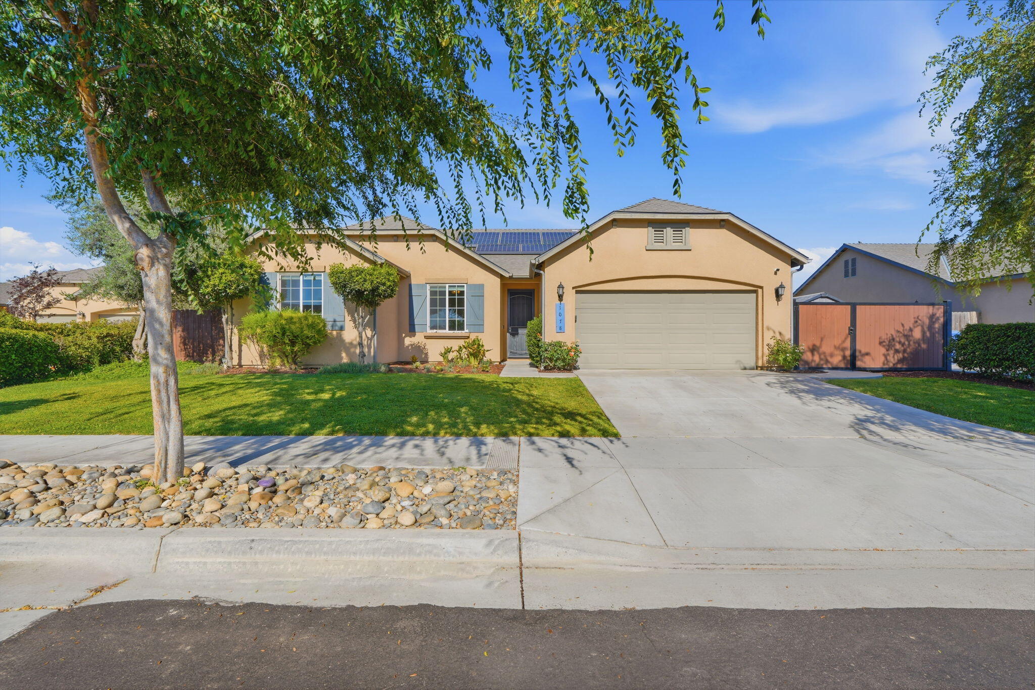 1078 Geneva Dr, Lemoore, CA 93245